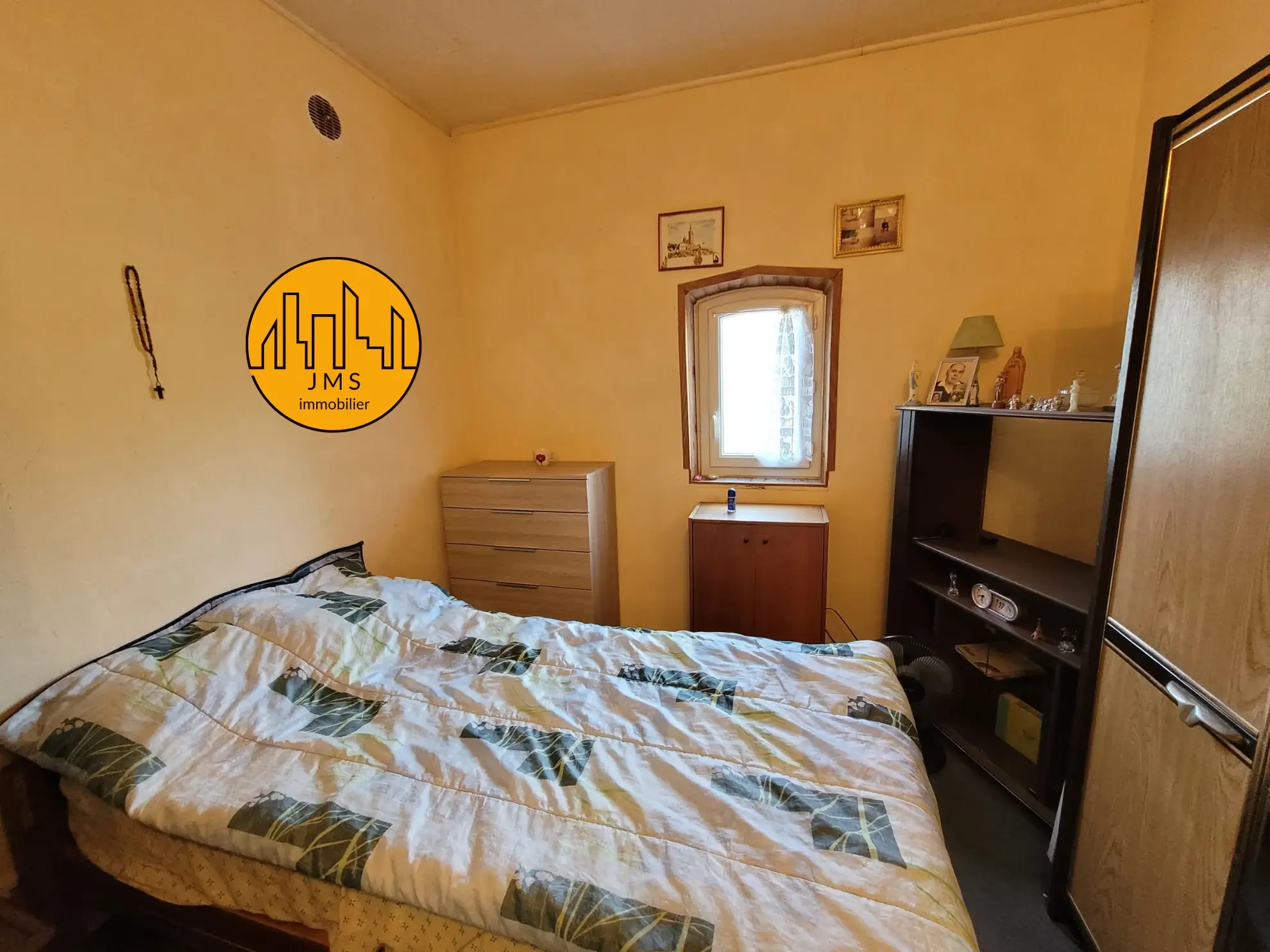 Maison mitoyenne avec jardin à Chatillon dans l'Allier – Potentiel à exploiter 