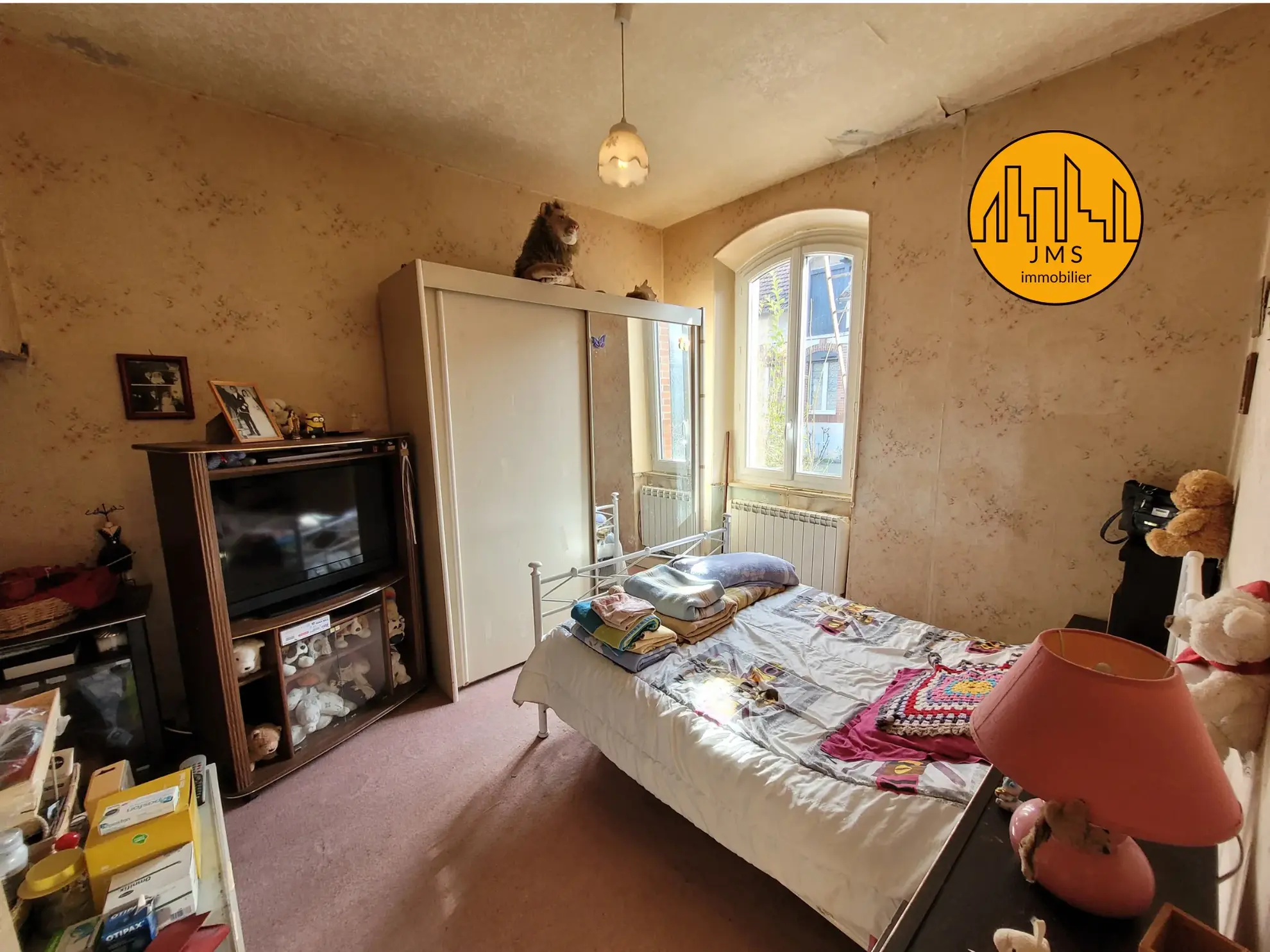 Maison mitoyenne avec jardin à Chatillon dans l'Allier – Potentiel à exploiter 