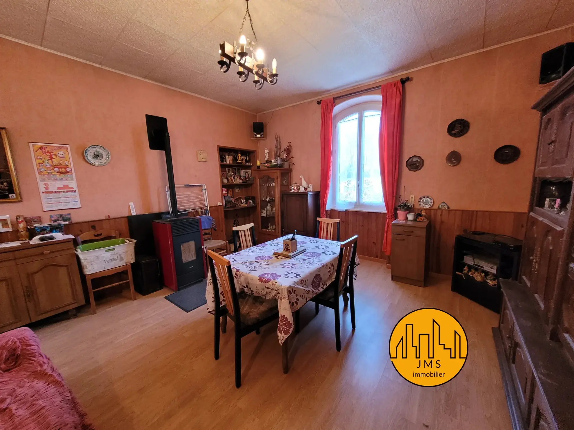 Maison mitoyenne avec jardin à Chatillon dans l'Allier – Potentiel à exploiter 