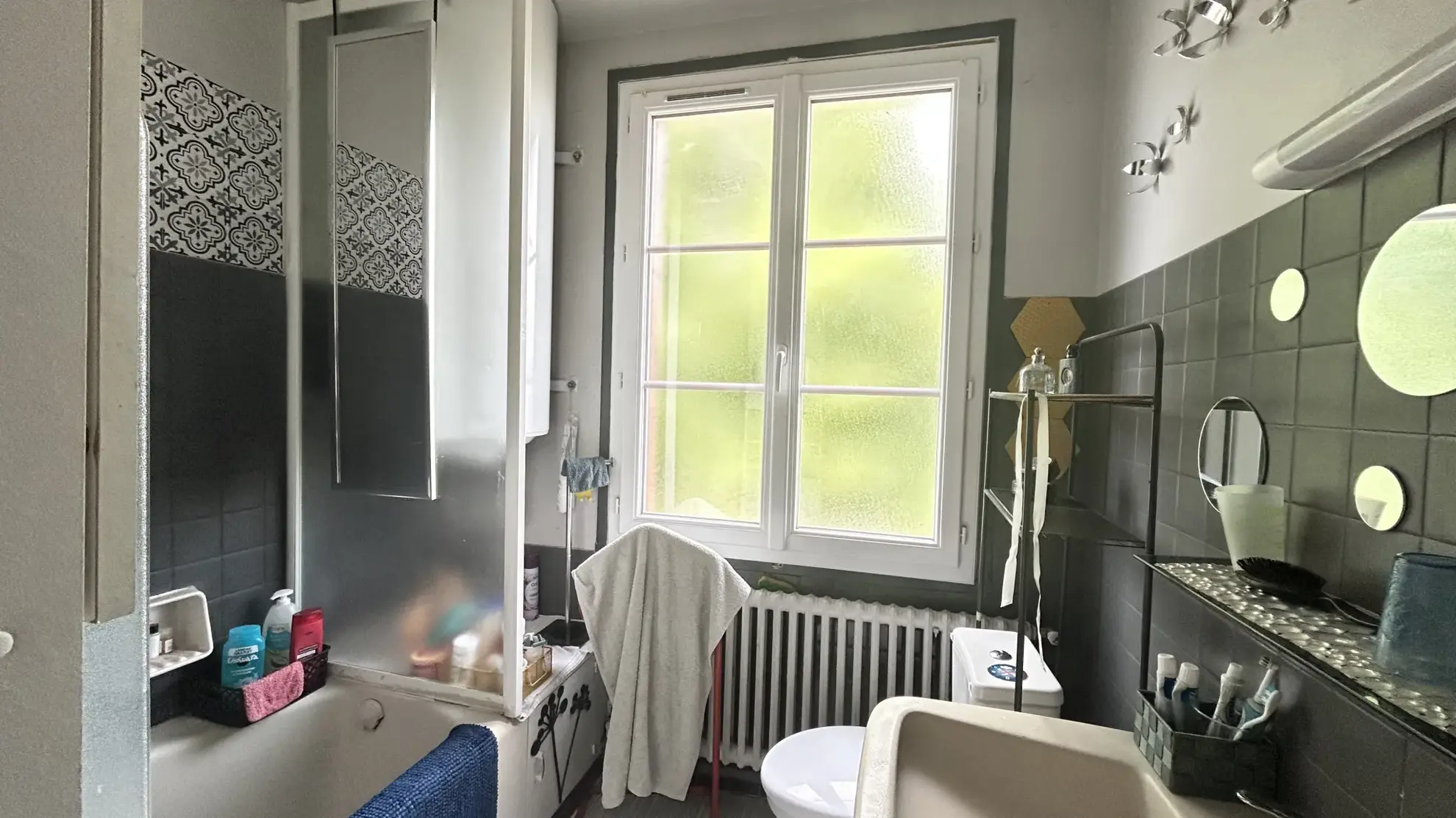 Maison à vendre de 120 m² avec garage et potentiel de rénovation à Pont du Château 