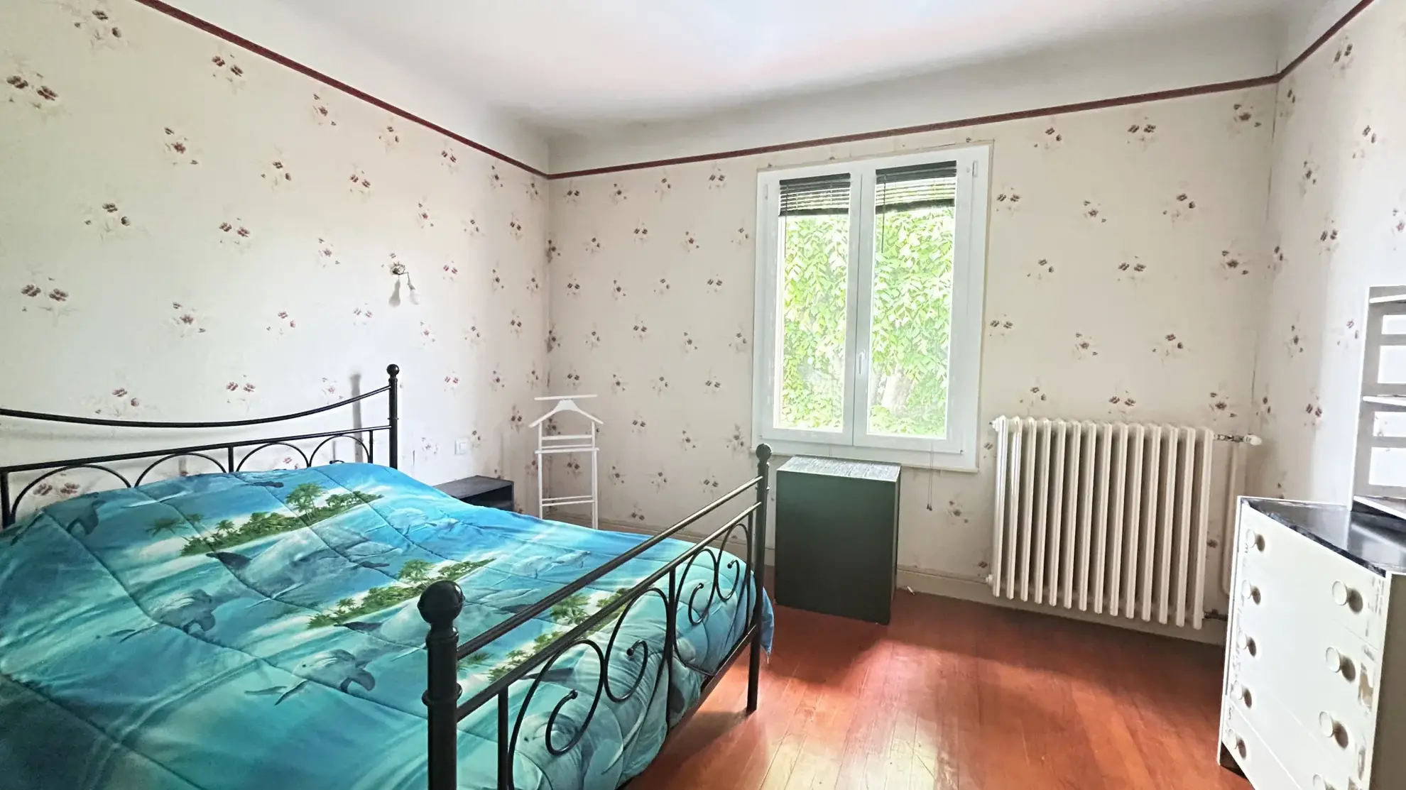 Maison à vendre de 120 m² avec garage et potentiel de rénovation à Pont du Château 