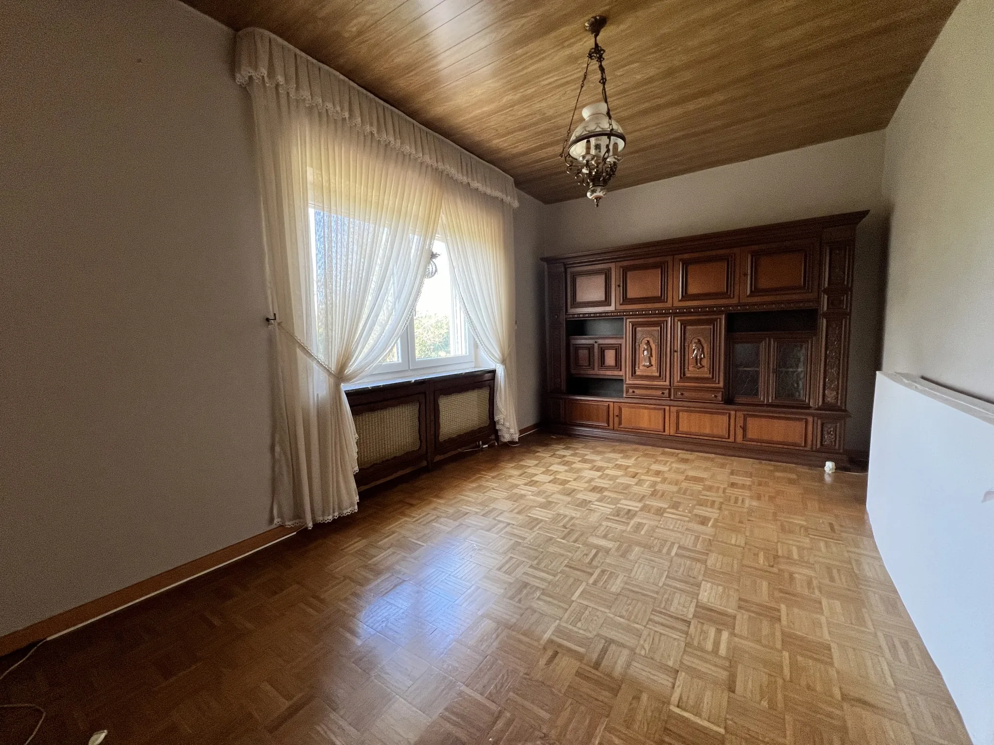 Maison individuelle à vendre à Berviller-en-Moselle avec sous-sol, terrasse et terrain spacieux 