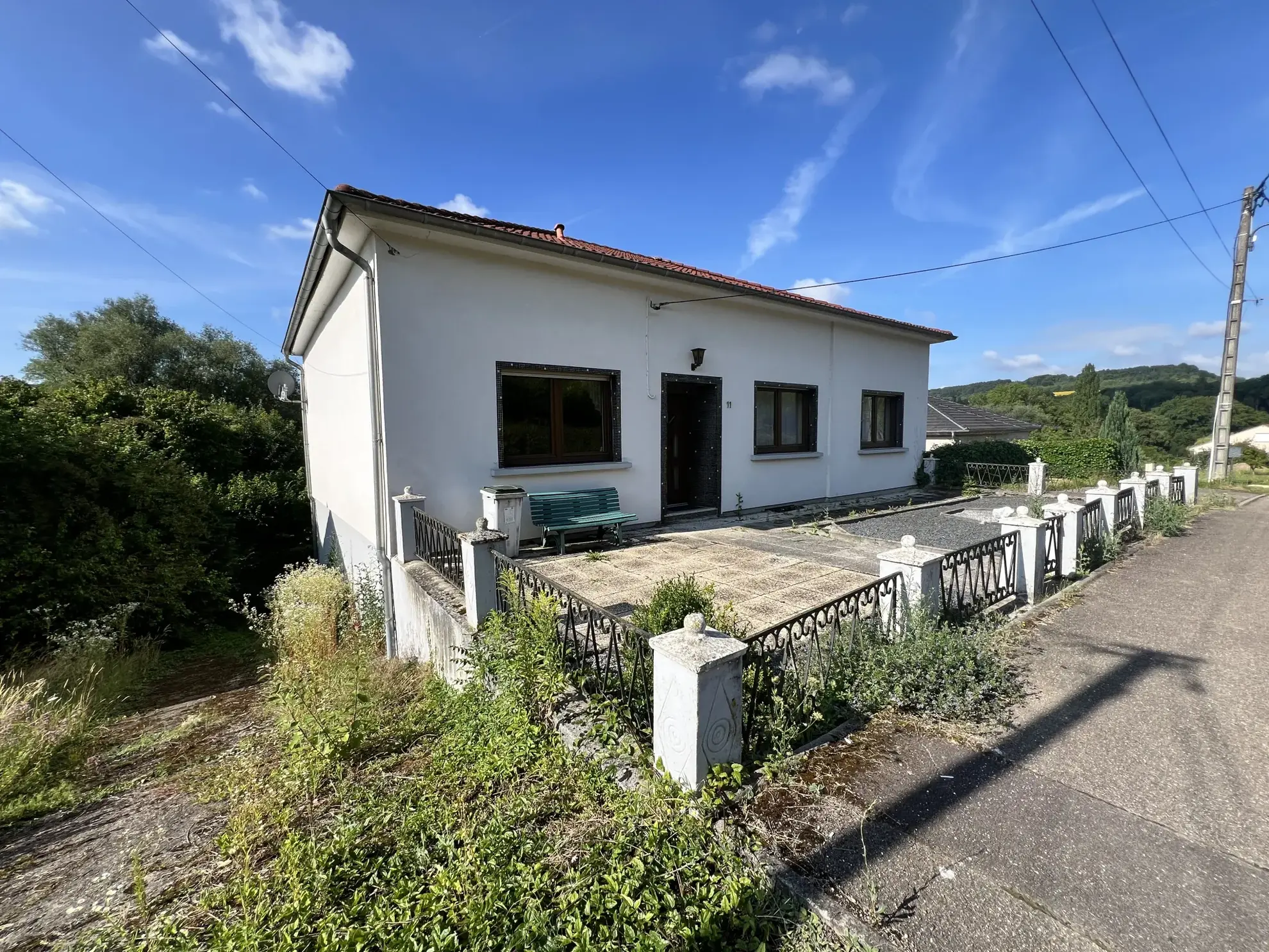 Maison individuelle à vendre à Berviller-en-Moselle avec sous-sol, terrasse et terrain spacieux 