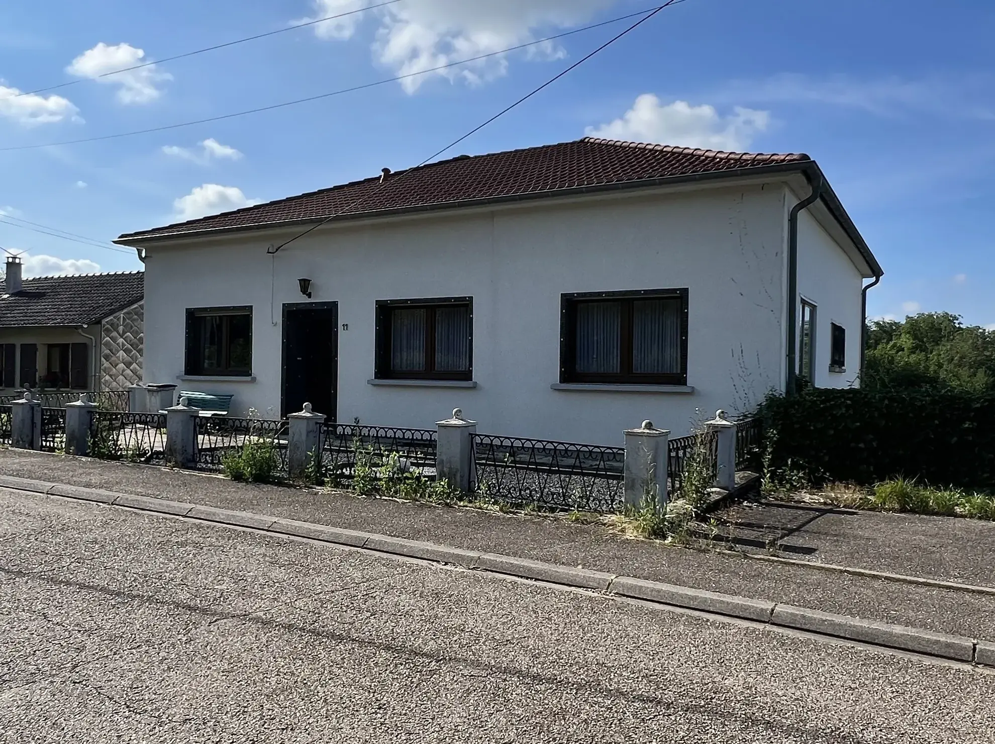 Maison individuelle à vendre à Berviller-en-Moselle avec sous-sol, terrasse et terrain spacieux 