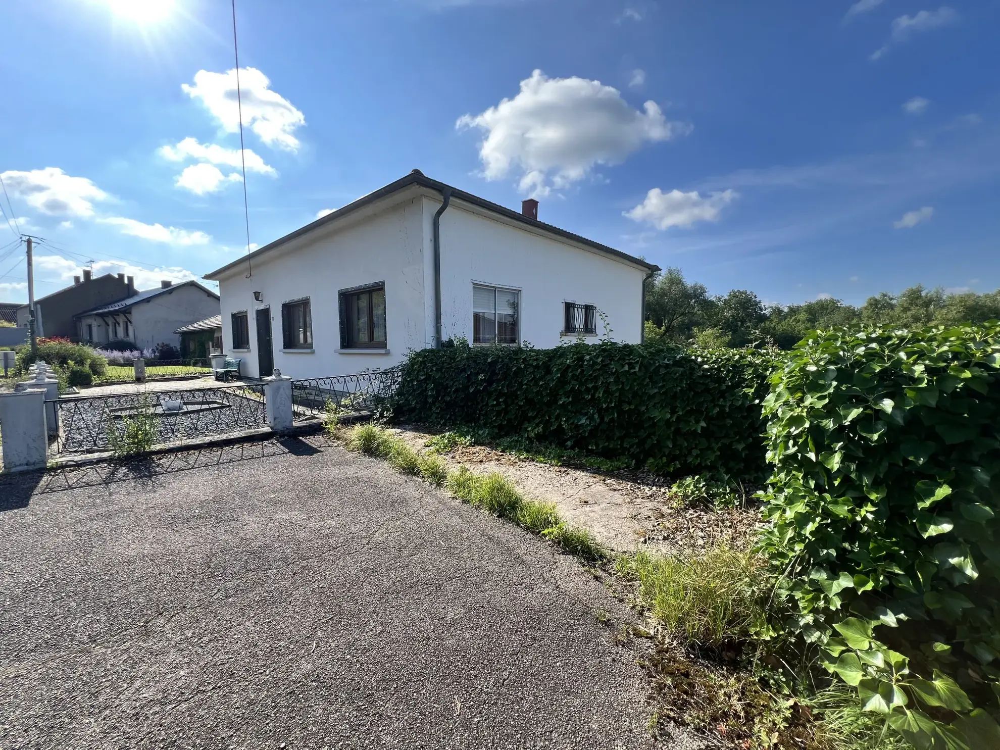 Maison individuelle à vendre à Berviller-en-Moselle avec sous-sol, terrasse et terrain spacieux