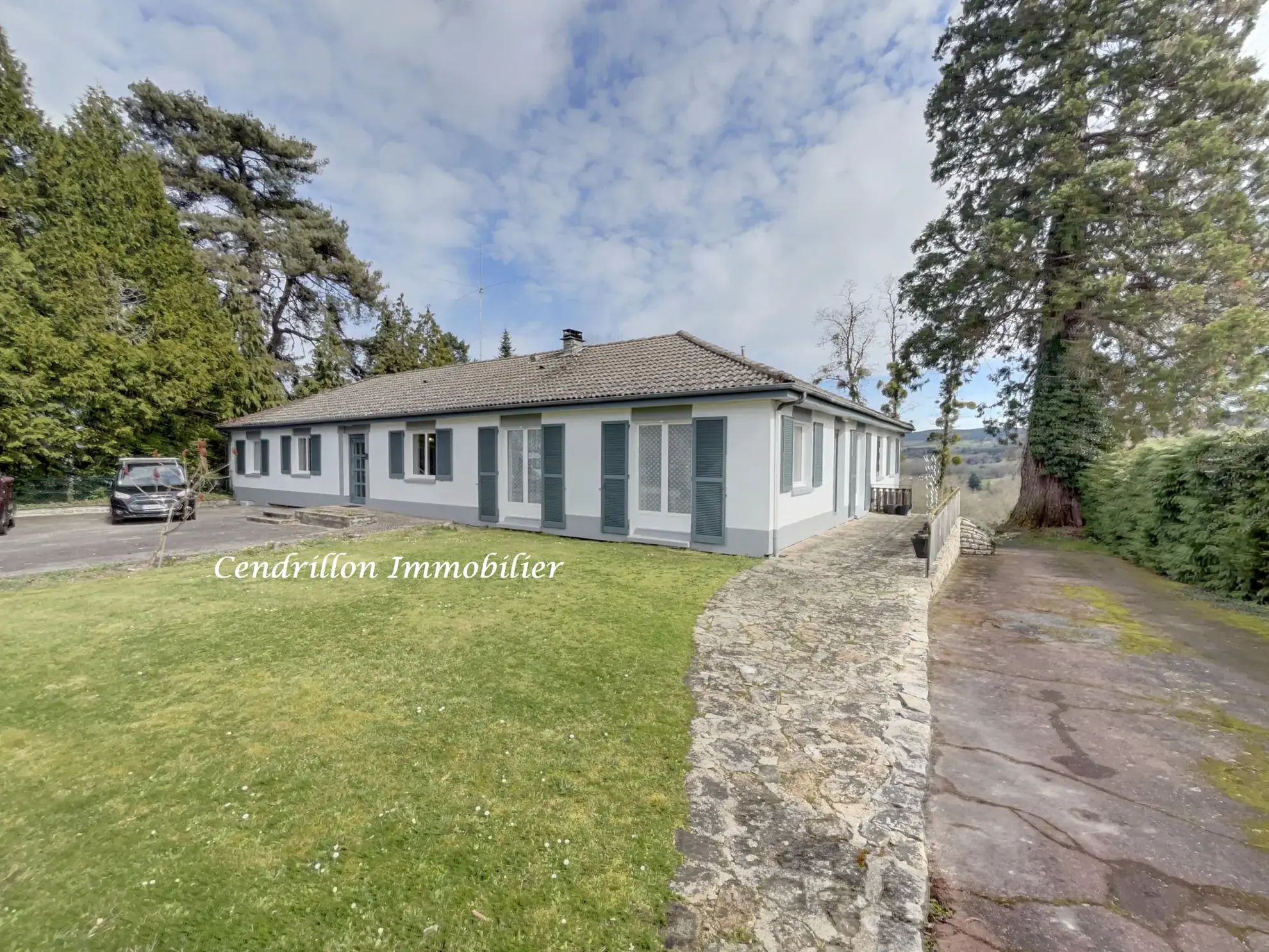 Maison moderne de plain-pied à Bourganeuf avec grand jardin et potentiel de division