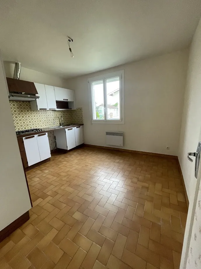 Maison familiale calme à Fleurance avec véranda et garage 