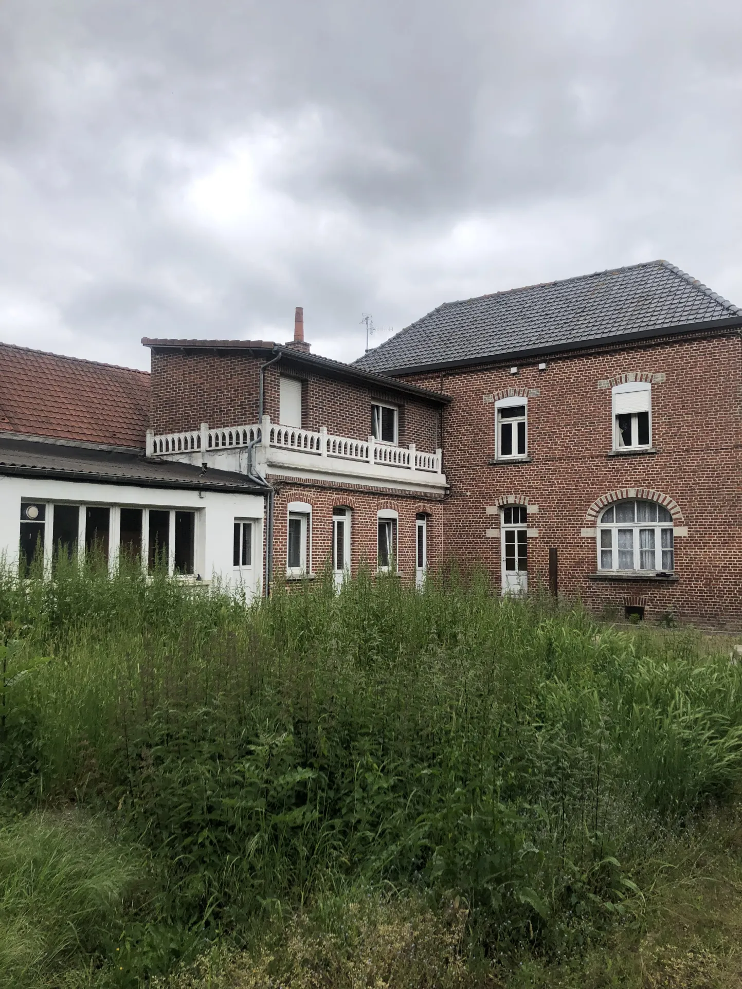 Corps de ferme à vendre à Gouy sous Bellonne, belles volumes et potentiel