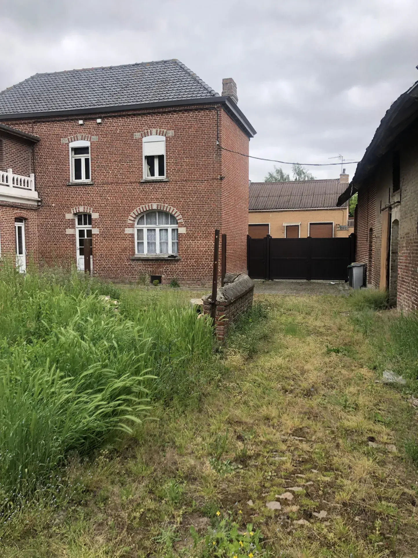 Corps de ferme à vendre à Gouy sous Bellonne, belles volumes et potentiel 