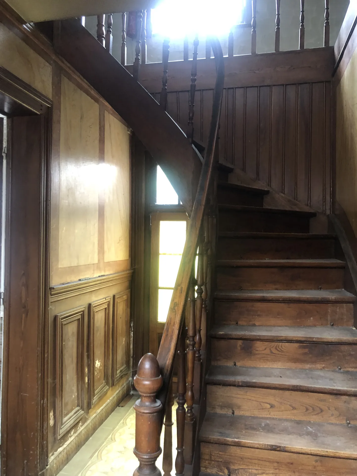 Corps de ferme à vendre à Gouy sous Bellonne, belles volumes et potentiel 