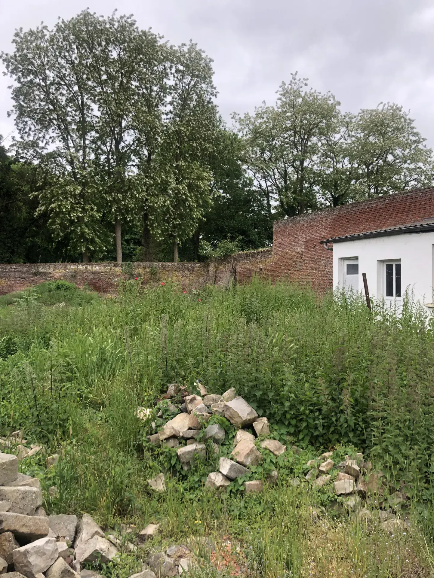 Corps de ferme à vendre à Gouy sous Bellonne, belles volumes et potentiel 