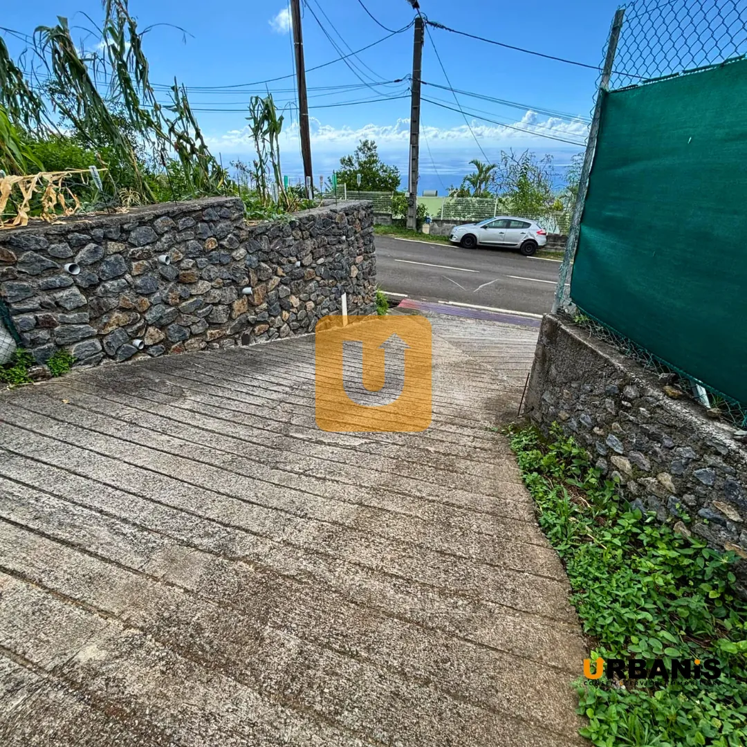 Terrain constructible de 515 m² à Bois de Nèfles Saint Paul - Potentiel d'extension 