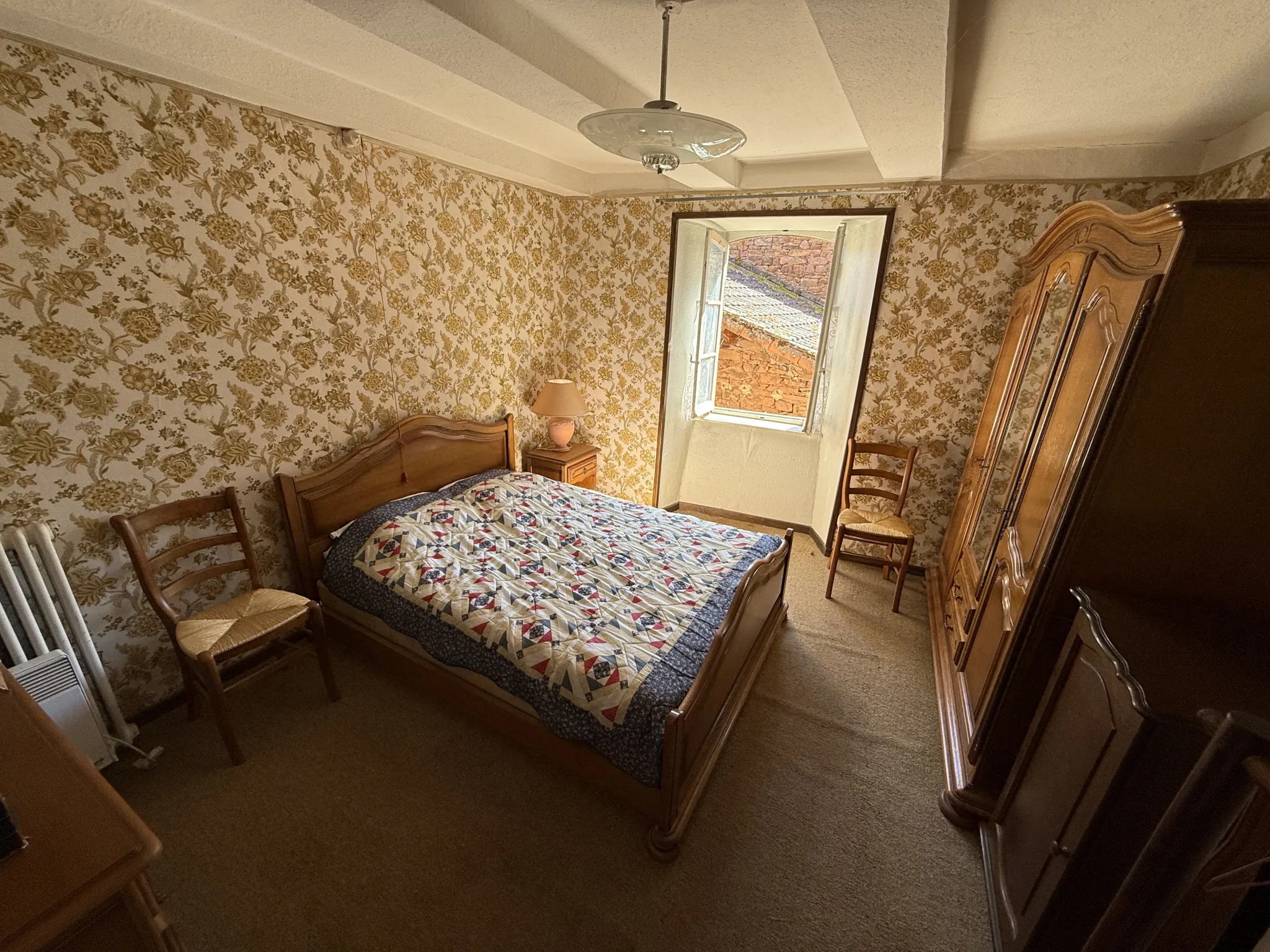 Maison en pierre de 152 m² à Saint Izaire avec terrasse et potentiel d'agrandissement 