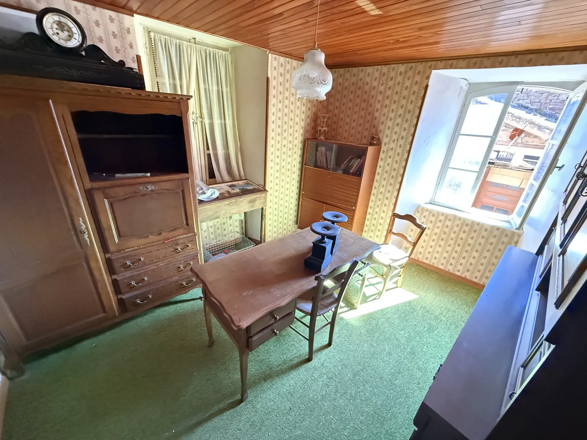 Maison en pierre de 152 m² à Saint Izaire avec terrasse et potentiel d'agrandissement 