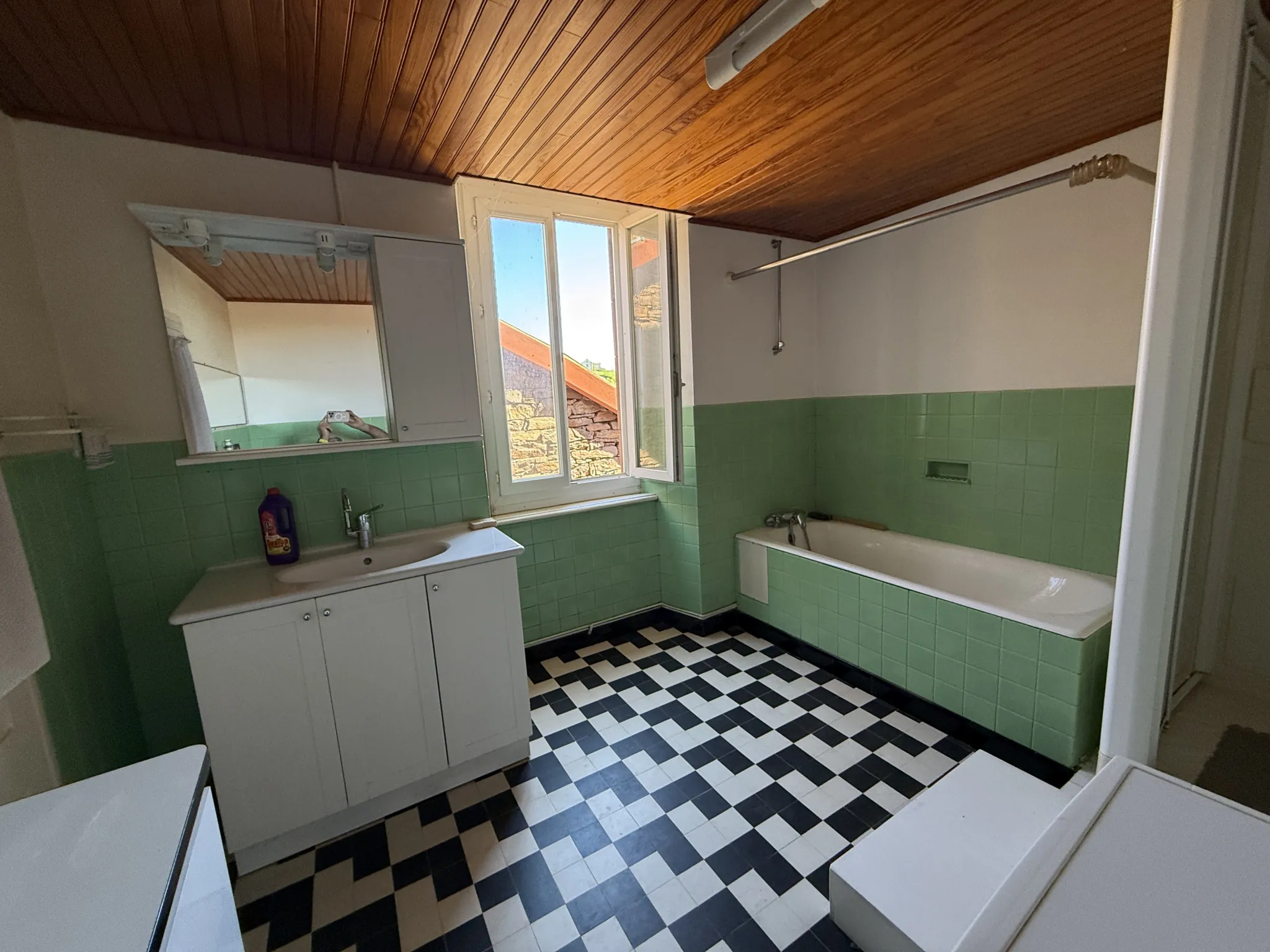 Maison en pierre de 152 m² à Saint Izaire avec terrasse et potentiel d'agrandissement 