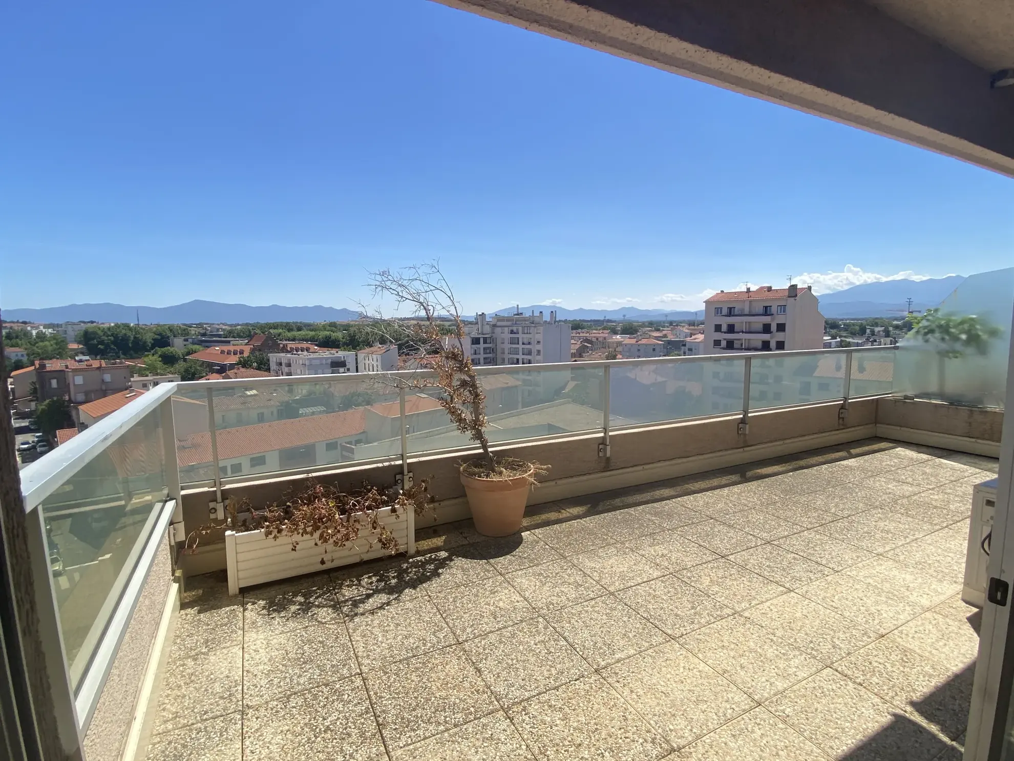 Appartement 5 pièces avec terrasse et garage à Perpignan secteur des Quais de la Basse