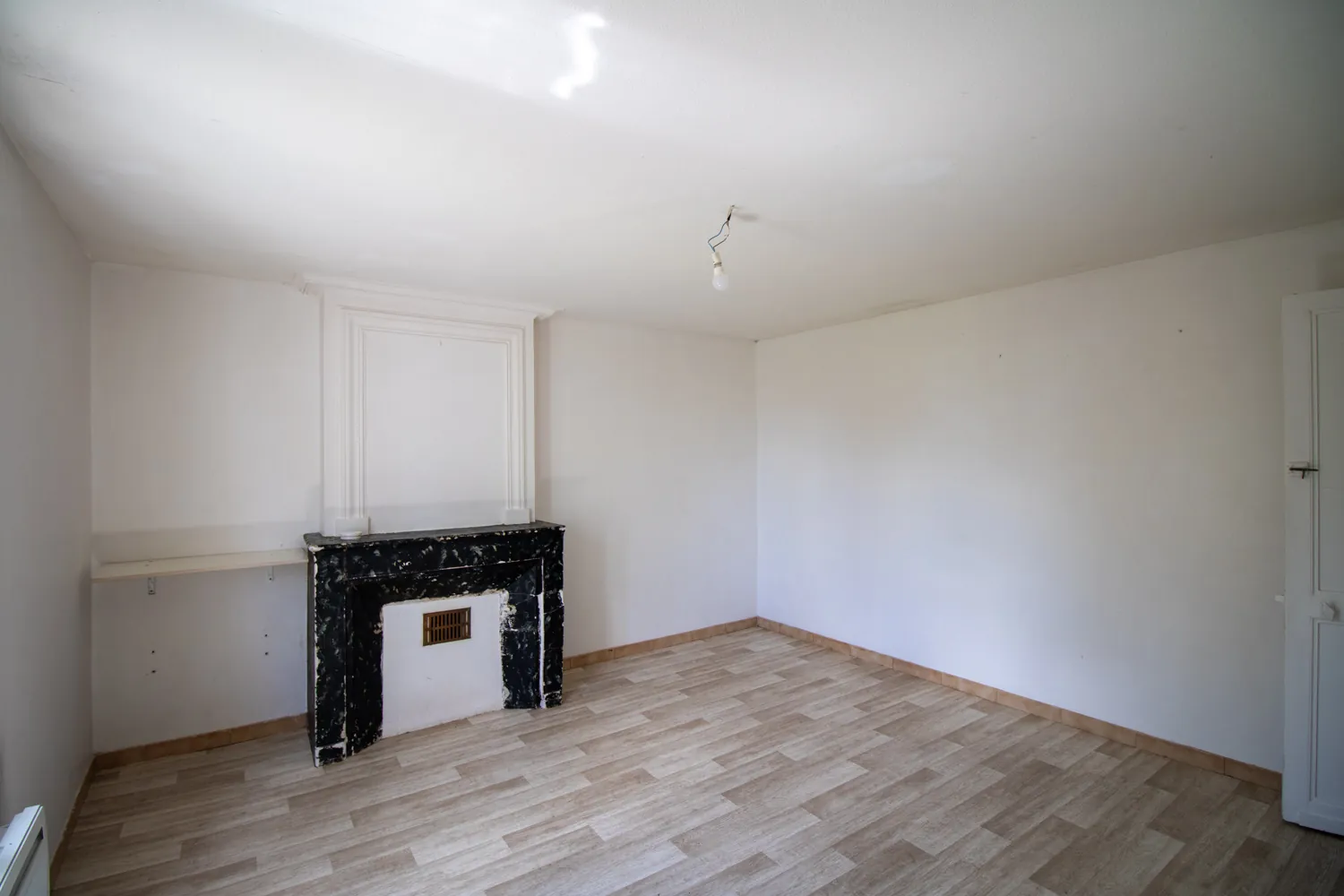 Ensemble immobilier à vendre à Saintes avec maison, jardin et garages - Opportunité rare 