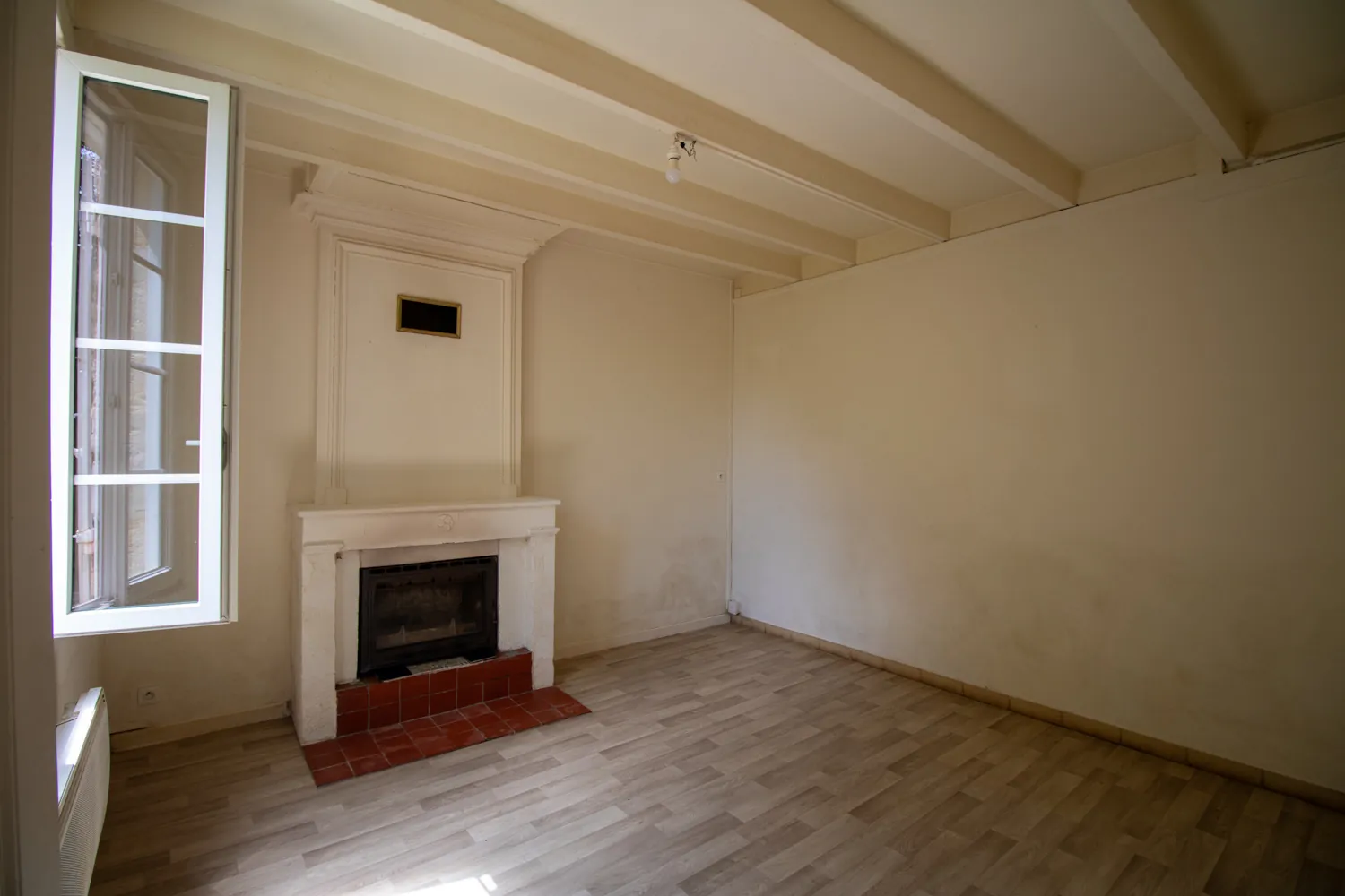 Ensemble immobilier à vendre à Saintes avec maison, jardin et garages - Opportunité rare 