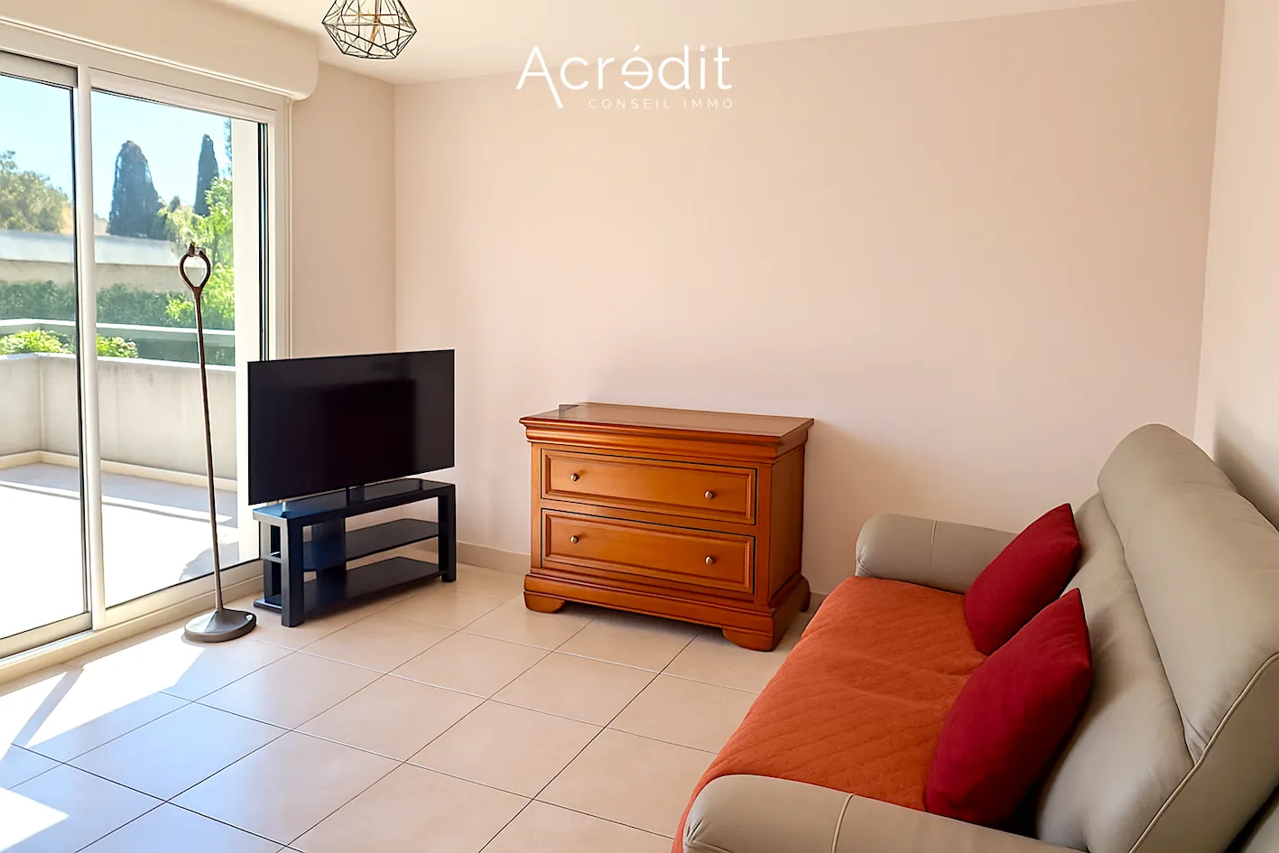 Bel appartement F2 avec terrasse et parking à Béziers centre-ville 