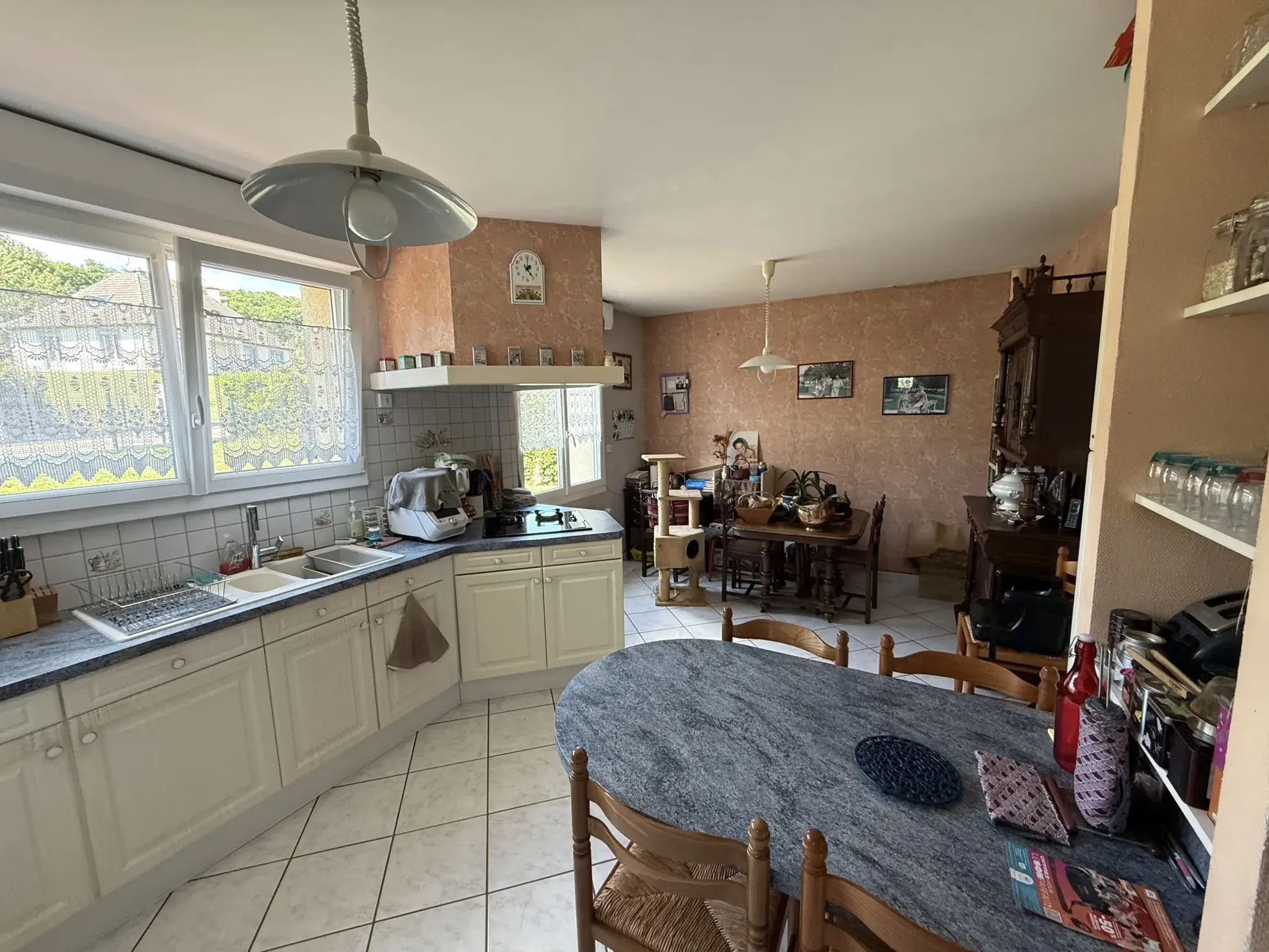 Maison familiale avec studio indépendant à vendre à Écouves 