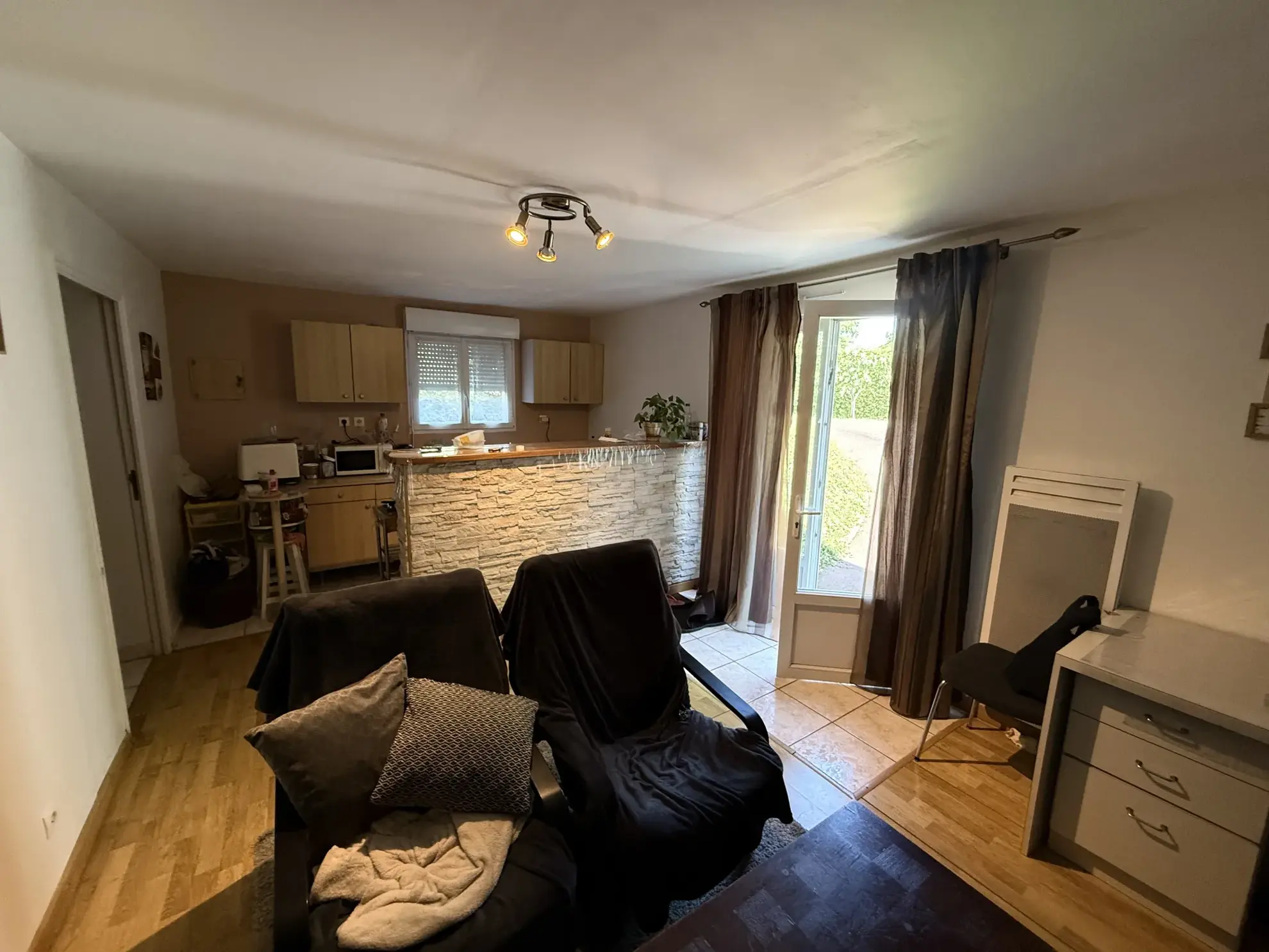 Maison familiale avec studio indépendant à vendre à Écouves 