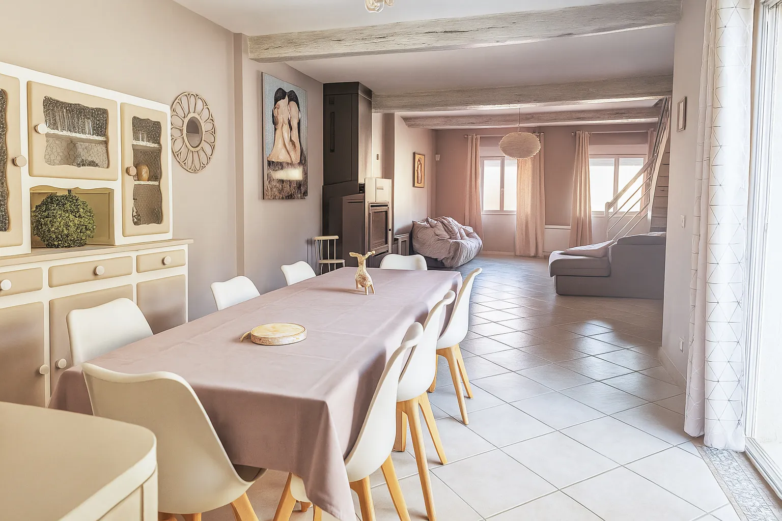 Maison charmante avec jardin et dépendances à Charmoy - 167 m² 