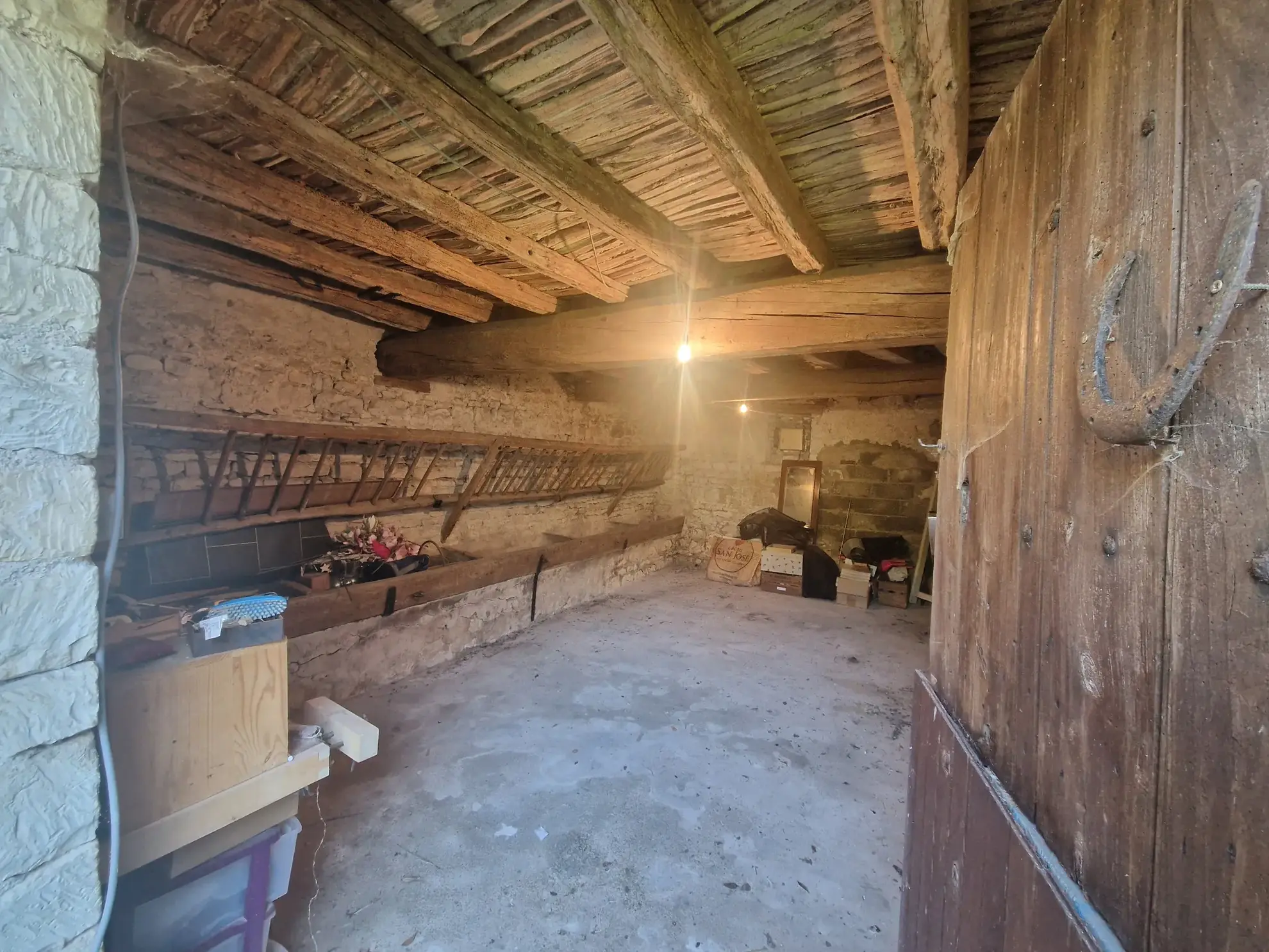 Maison charmante avec jardin et dépendances à Charmoy - 167 m² 