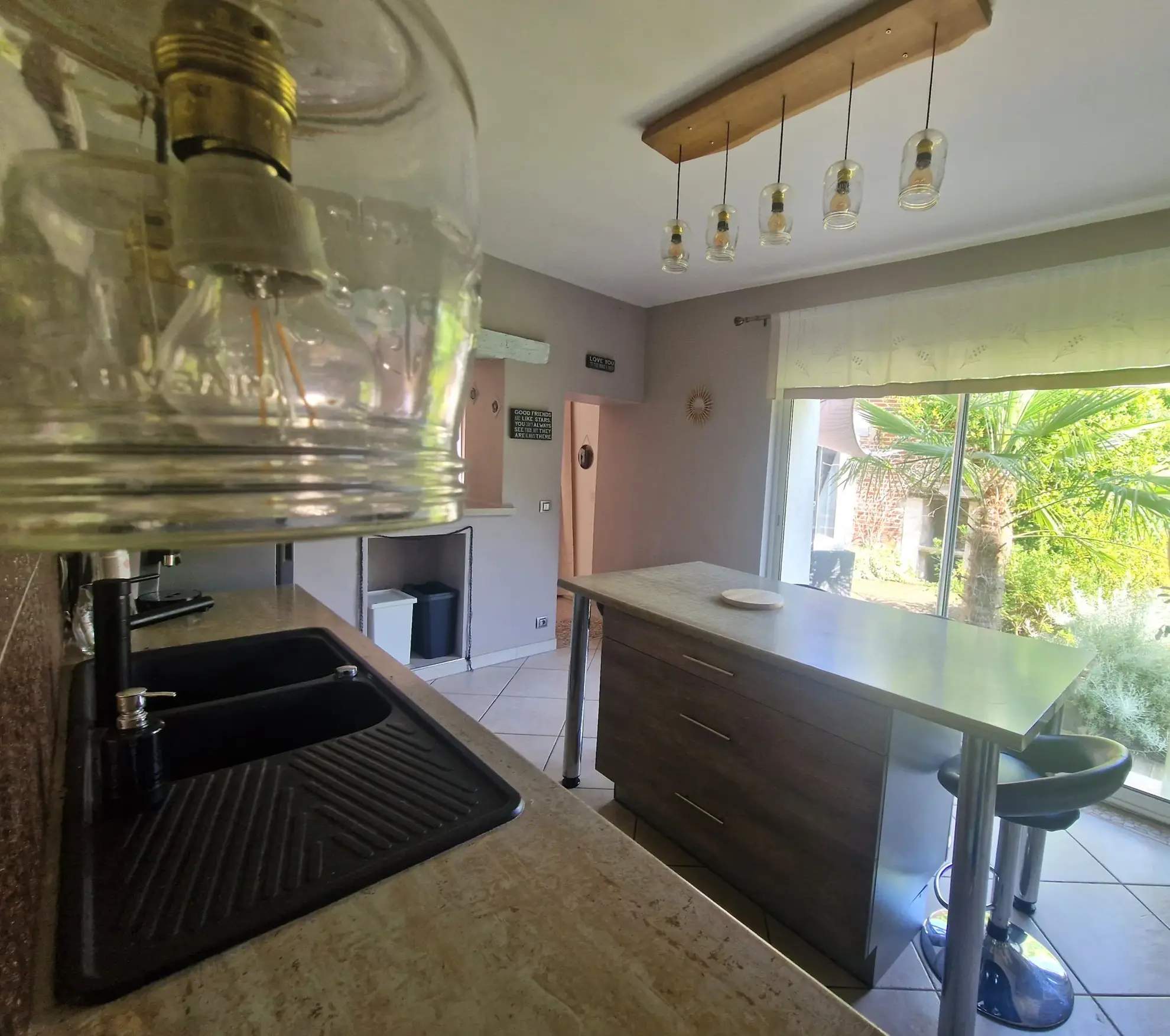 Maison charmante avec jardin et dépendances à Charmoy - 167 m² 