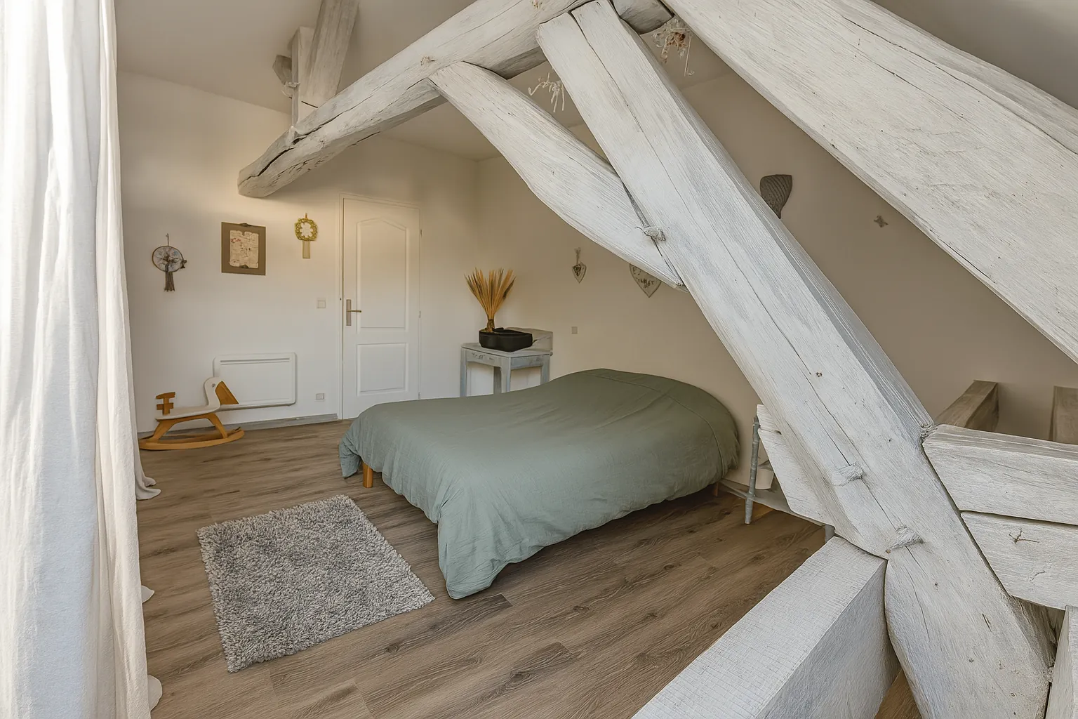 Maison charmante avec jardin et dépendances à Charmoy - 167 m² 