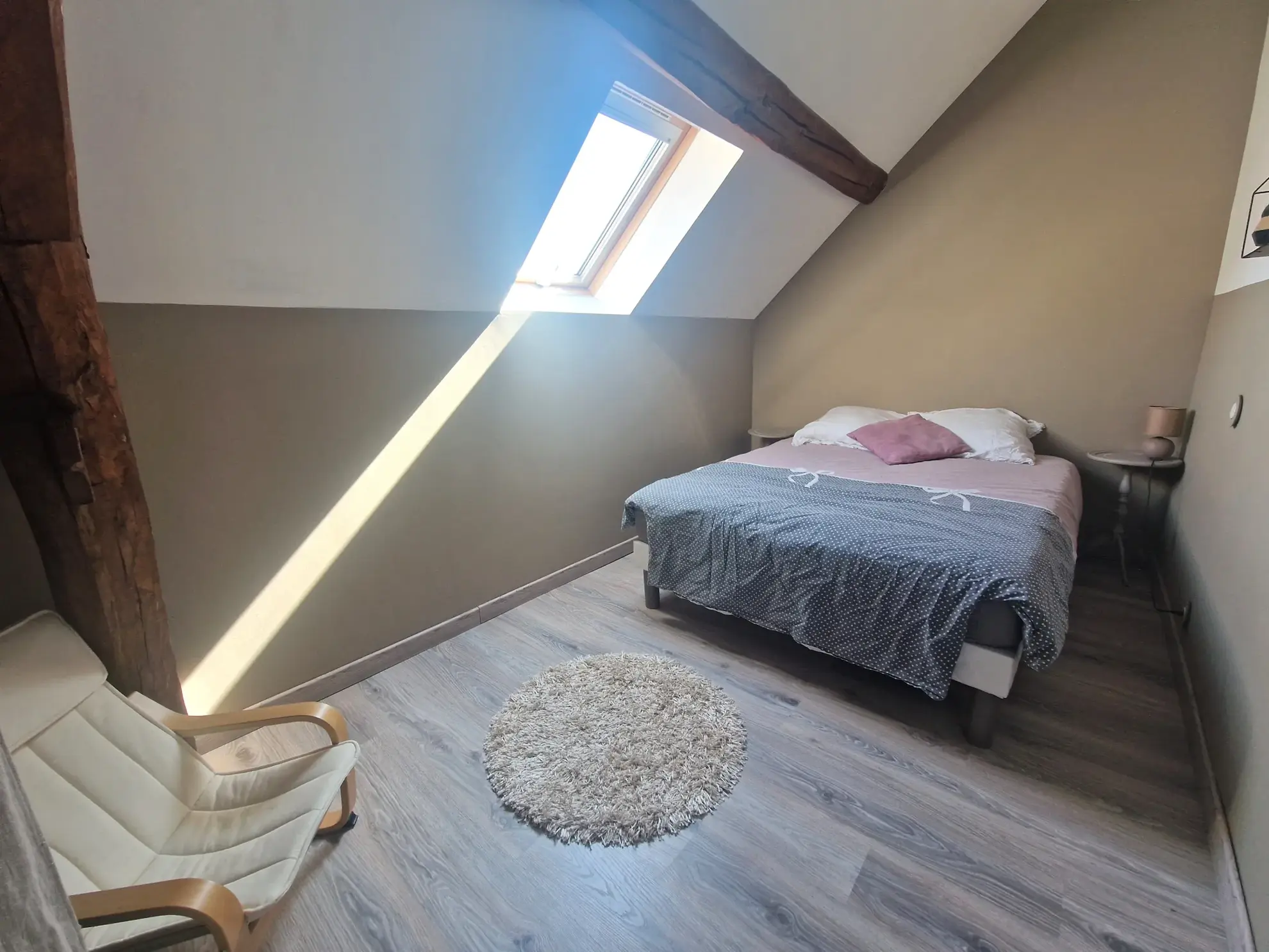 Maison charmante avec jardin et dépendances à Charmoy - 167 m² 