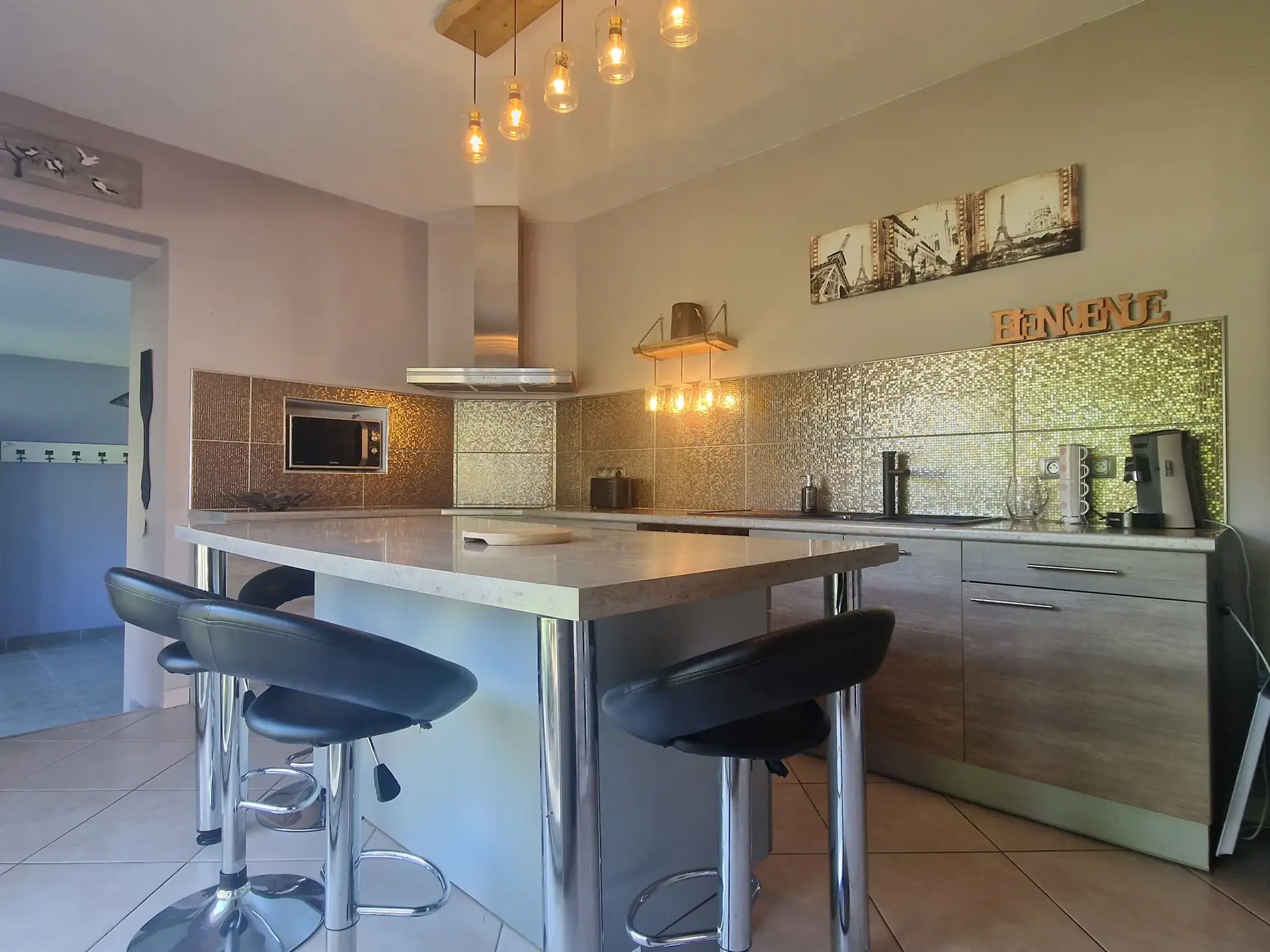 Maison charmante avec jardin et dépendances à Charmoy - 167 m² 