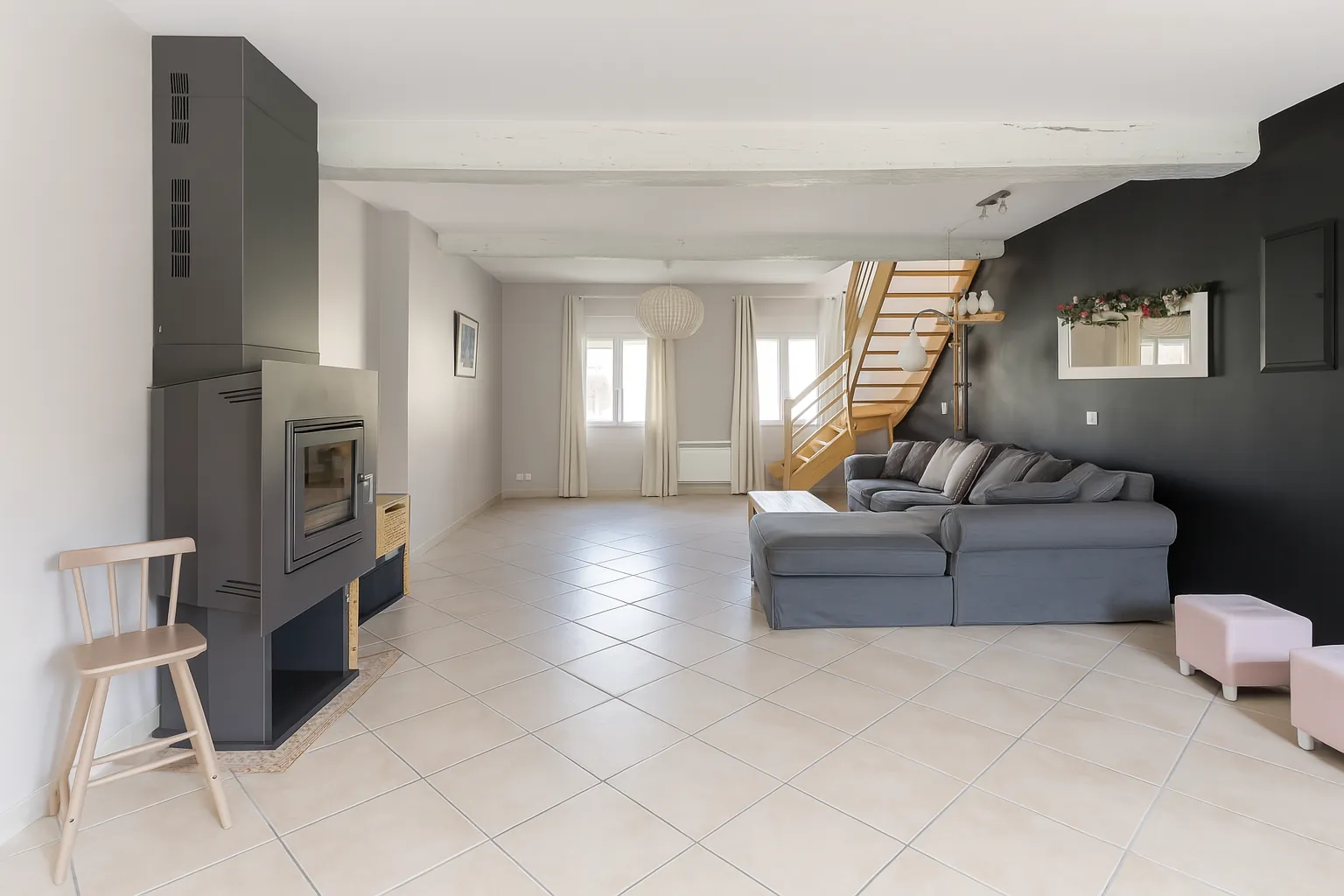 Maison charmante avec jardin et dépendances à Charmoy - 167 m² 