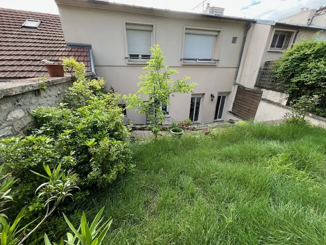 Appartement traversant de 58 m² avec jardin privé à Le Port Marly