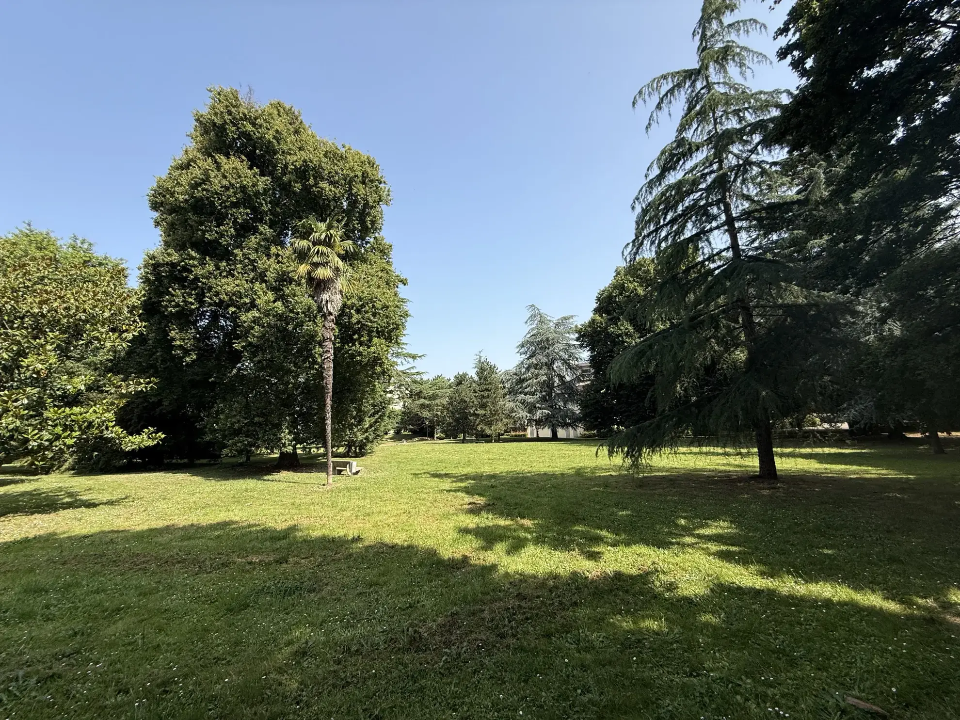 Appartement T4 de 83,73 m² à Cenon avec balcon et parking sécurisé 