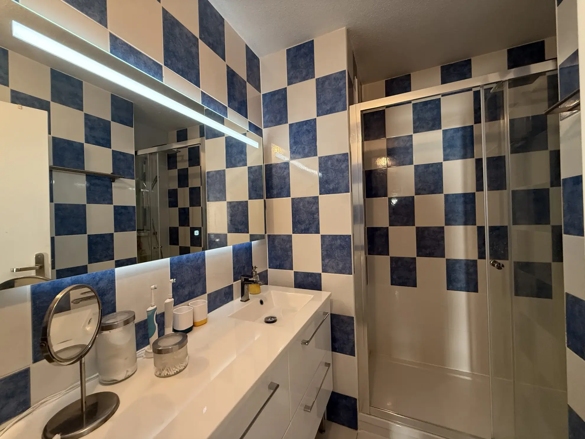 Appartement T4 de 83,73 m² à Cenon avec balcon et parking sécurisé 