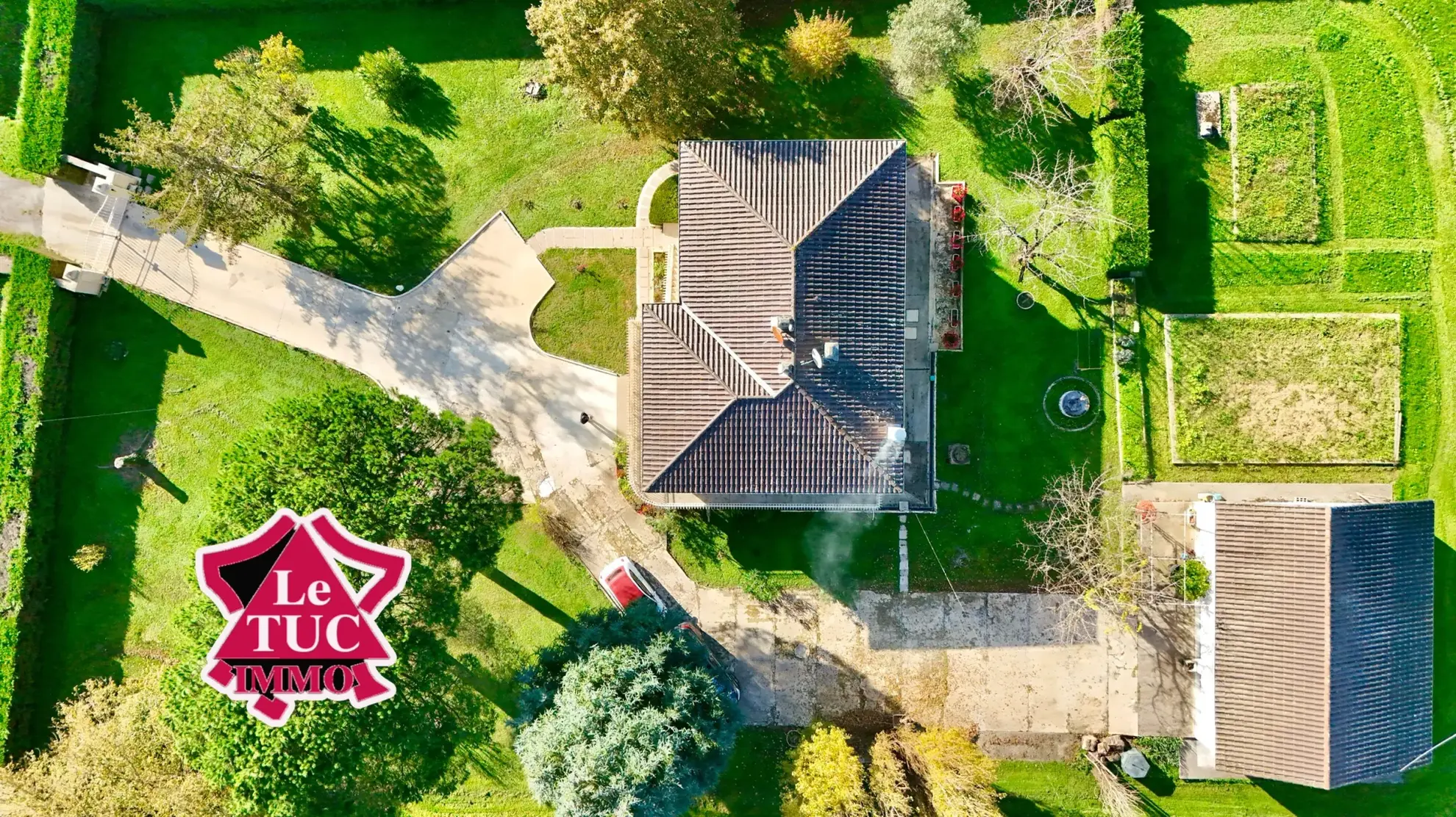 Maison familiale avec double logement et grand terrain à Dausse 