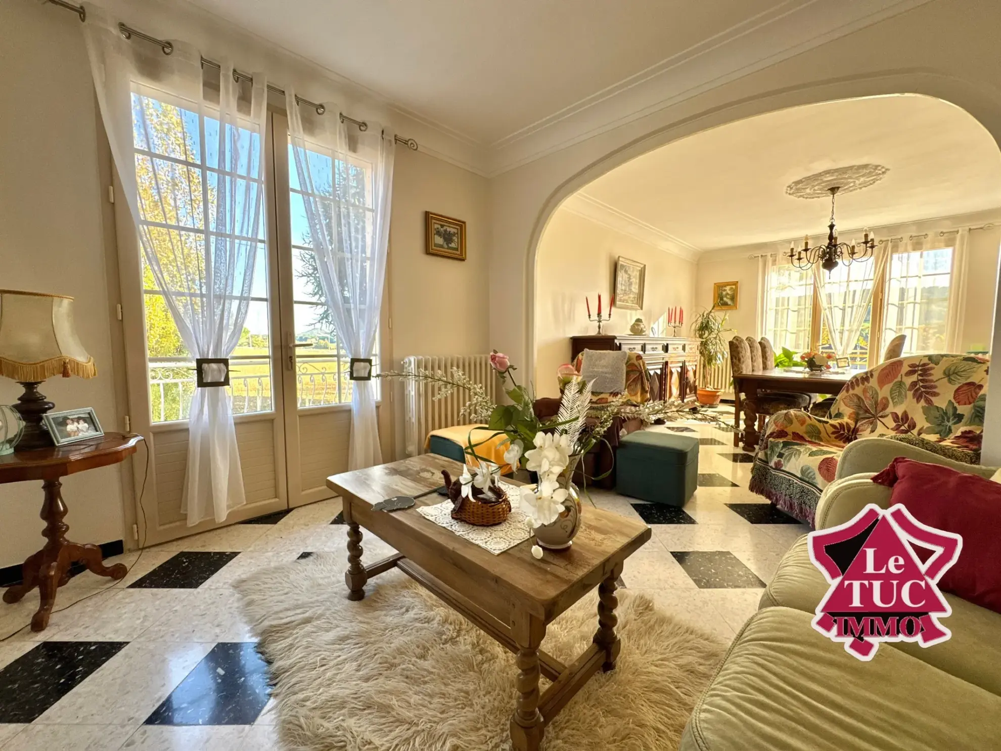 Maison familiale avec double logement et grand terrain à Dausse 