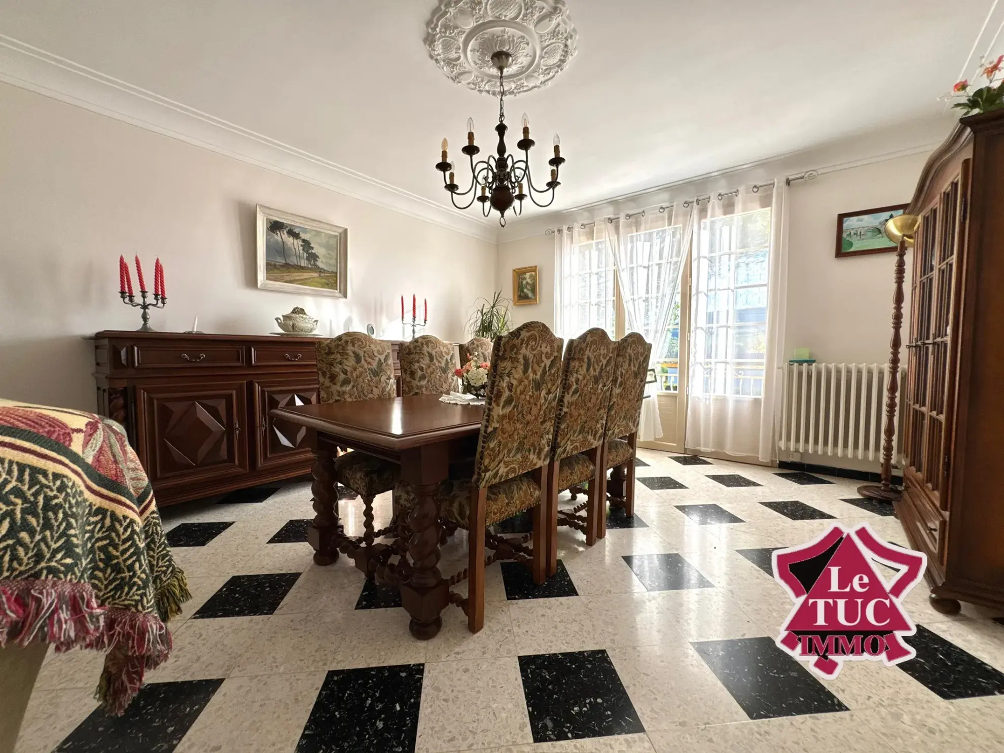 Maison familiale avec double logement et grand terrain à Dausse 