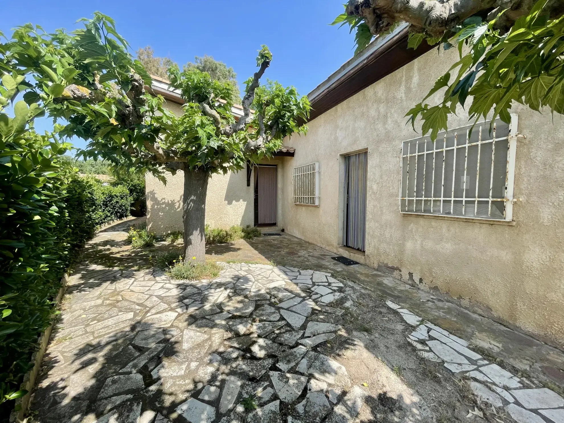 Villa à Vias Plage à 200m de la mer avec dépendance et grand terrain 