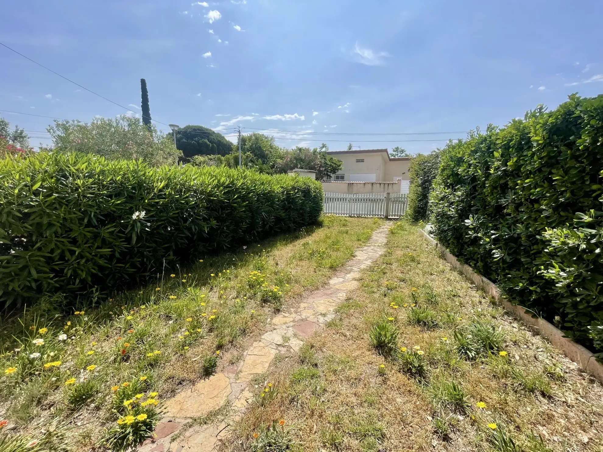Villa à Vias Plage à 200m de la mer avec dépendance et grand terrain 