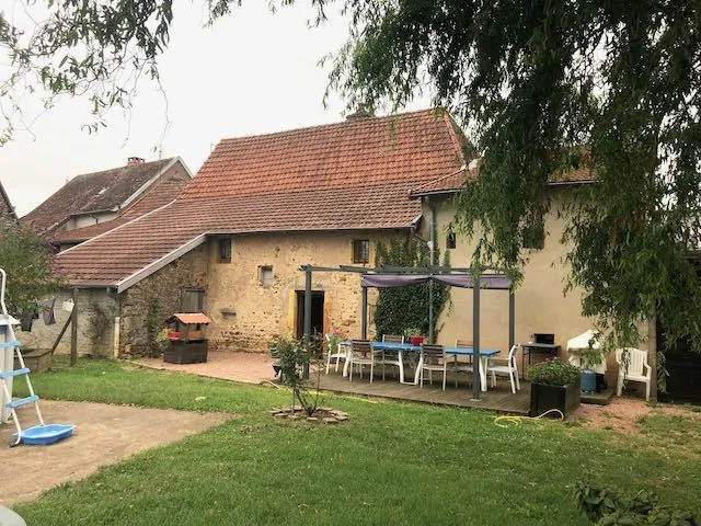Maison de village à Vauban de 150 m² avec jardin et parking, libre en 2025 