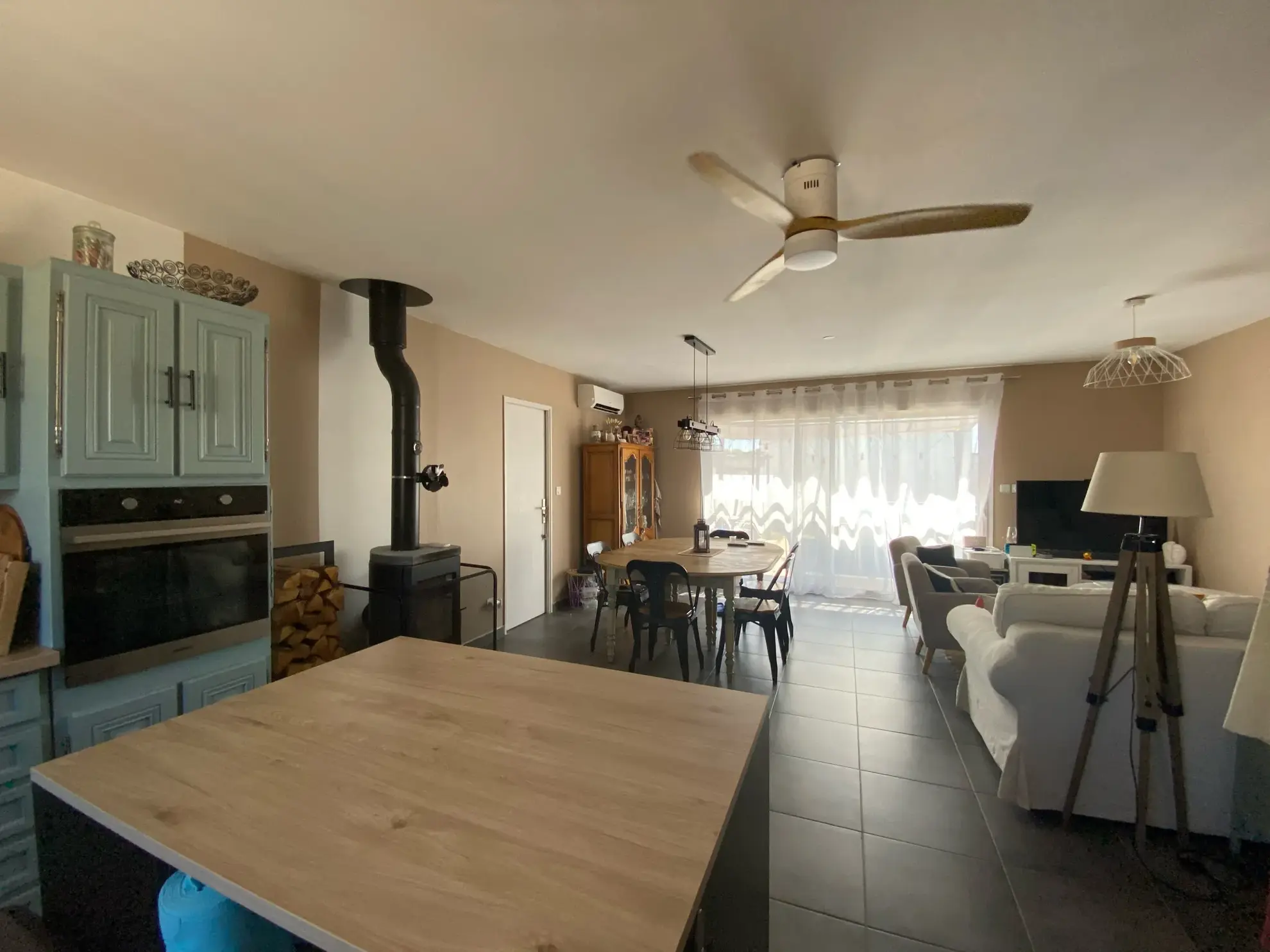 Belle villa de plain-pied avec piscine et terrasse à Saint Hilaire de Brethmas 