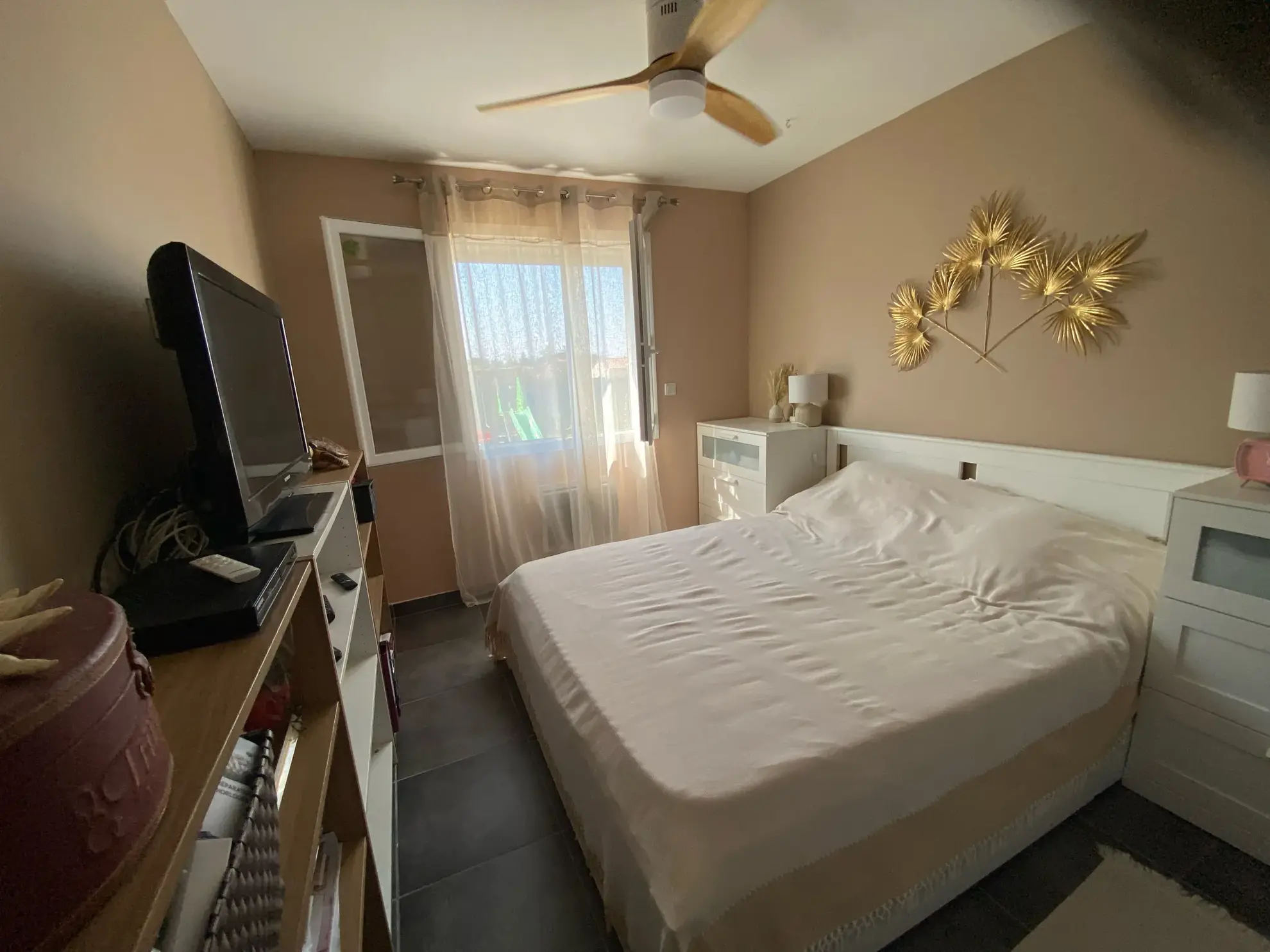 Belle villa de plain-pied avec piscine et terrasse à Saint Hilaire de Brethmas 