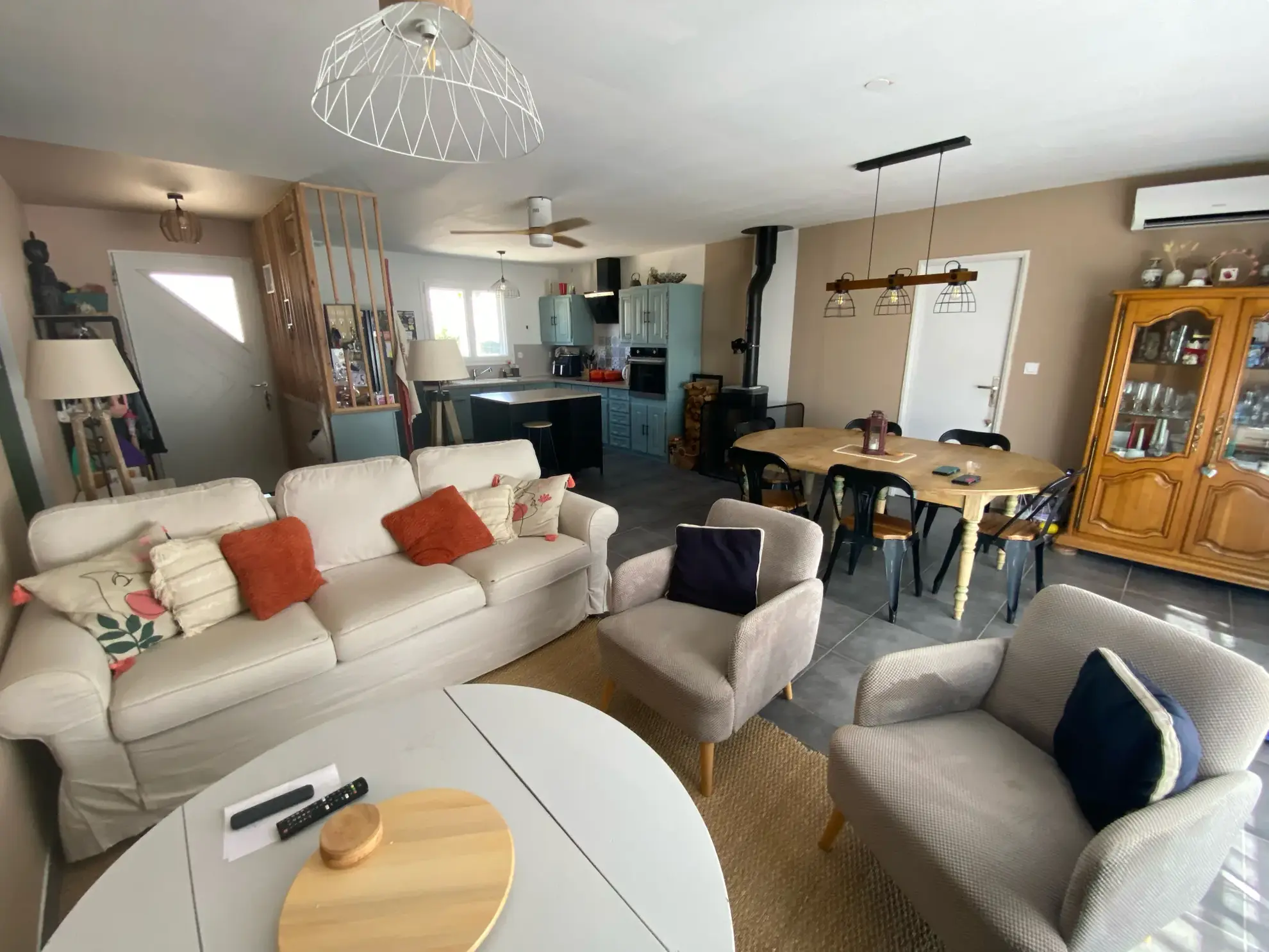 Belle villa de plain-pied avec piscine et terrasse à Saint Hilaire de Brethmas 