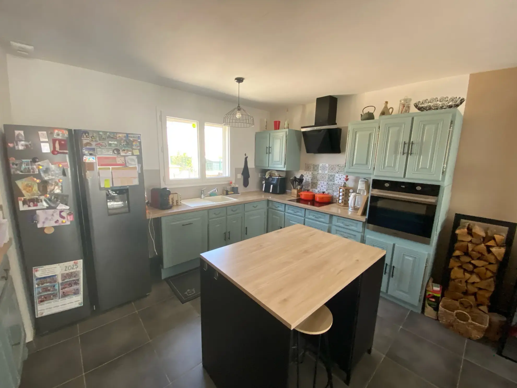 Belle villa de plain-pied avec piscine et terrasse à Saint Hilaire de Brethmas 