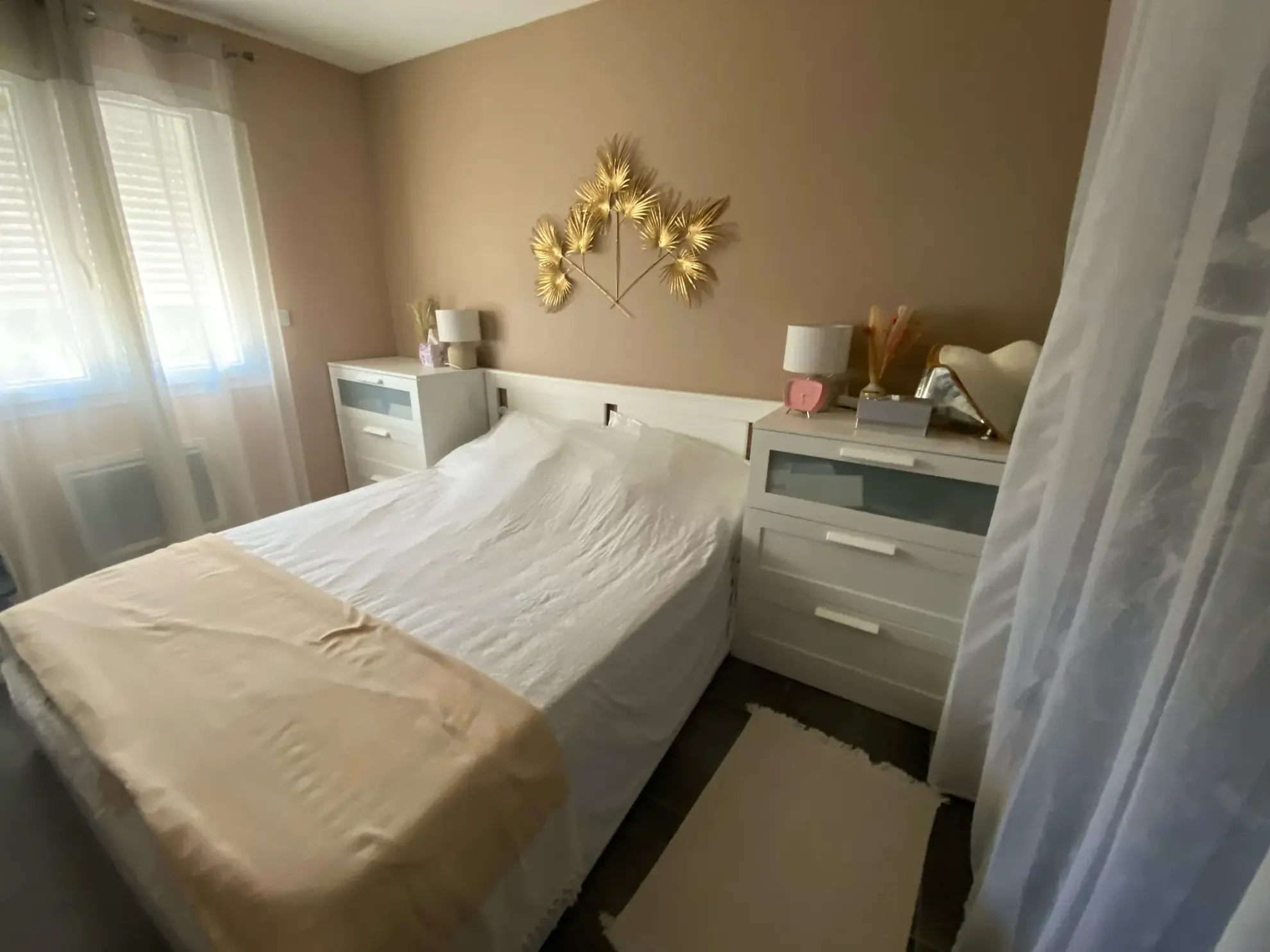 Belle villa de plain-pied avec piscine et terrasse à Saint Hilaire de Brethmas 