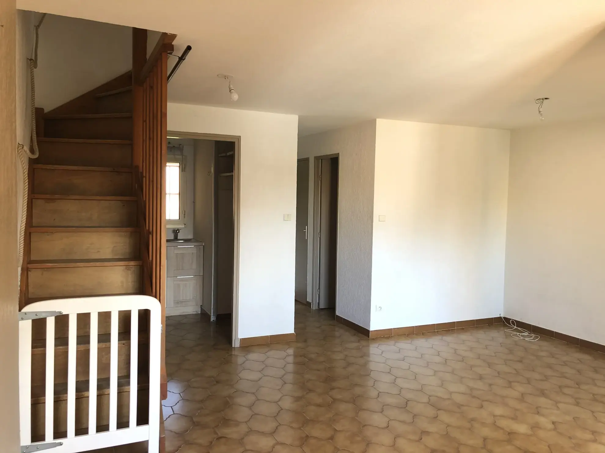 Duplex en vente à Pin Rolland, Saint-Mandrier-sur-Mer avec terrasse et potentiel 