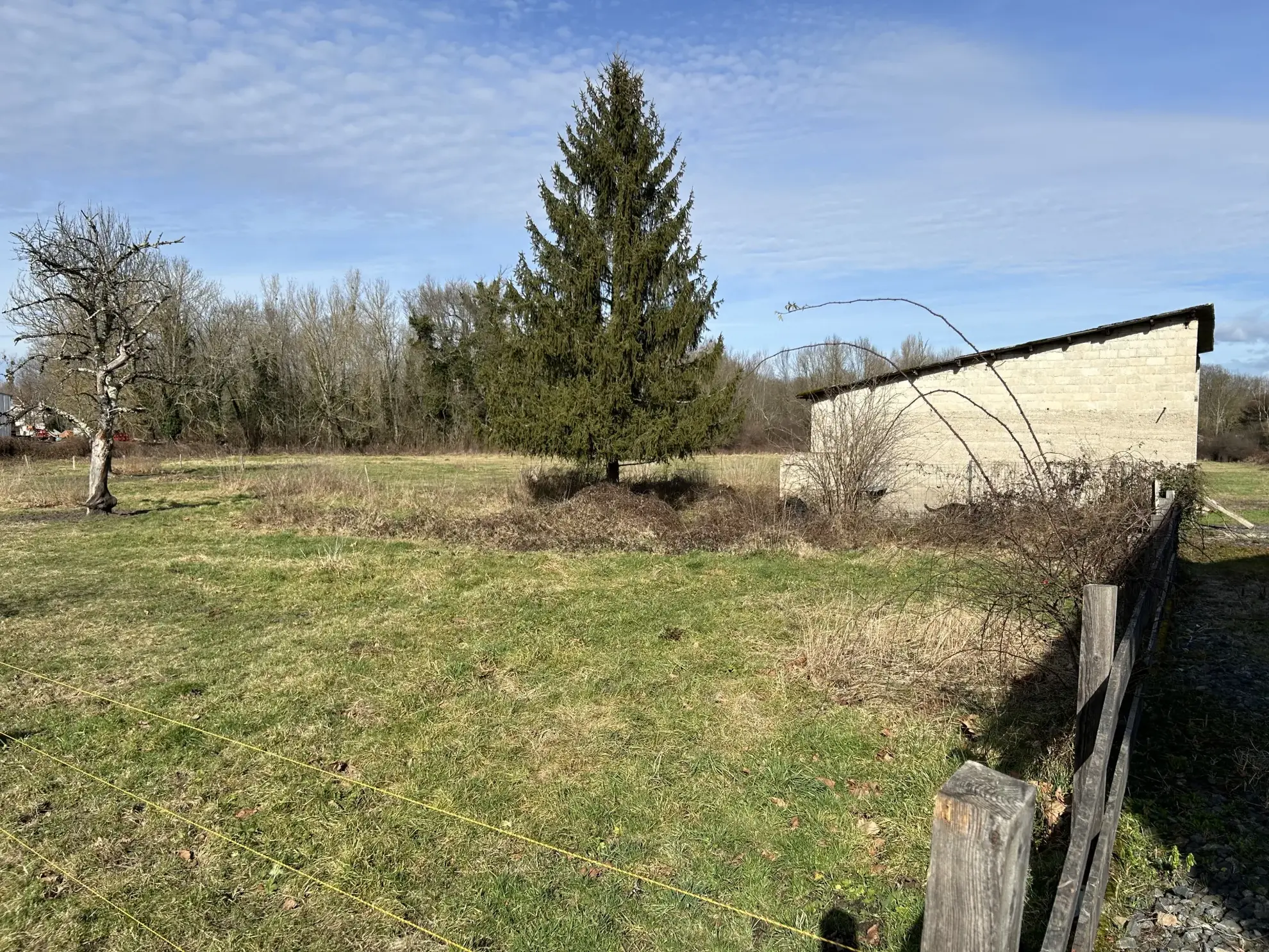 Charmante maison de 110m² avec terrain et dépendances à Puy Guillaume 