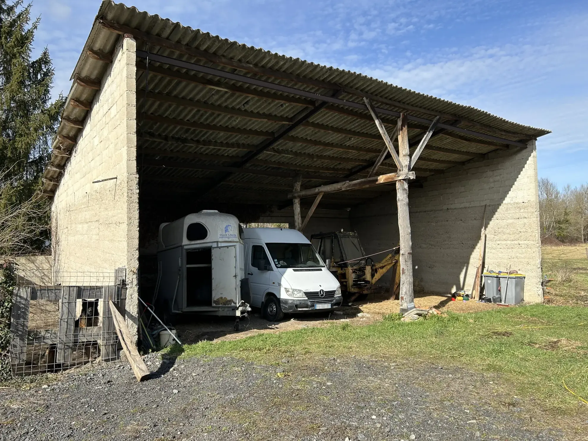 Charmante maison de 110m² avec terrain et dépendances à Puy Guillaume 