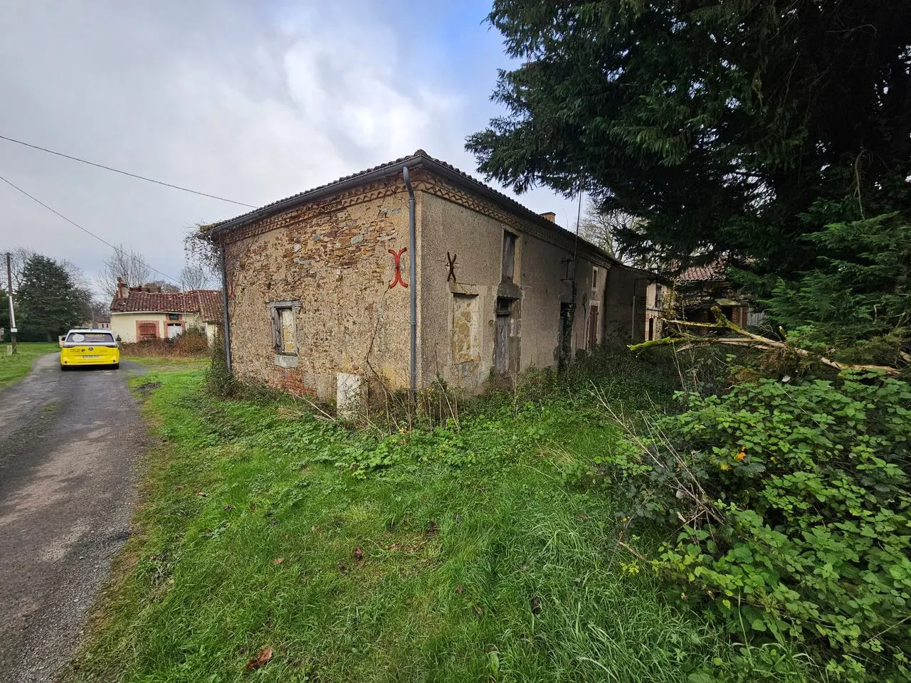 Maison 2 pièces avec jardin de 752 m2 à Lathus St Rémy 
